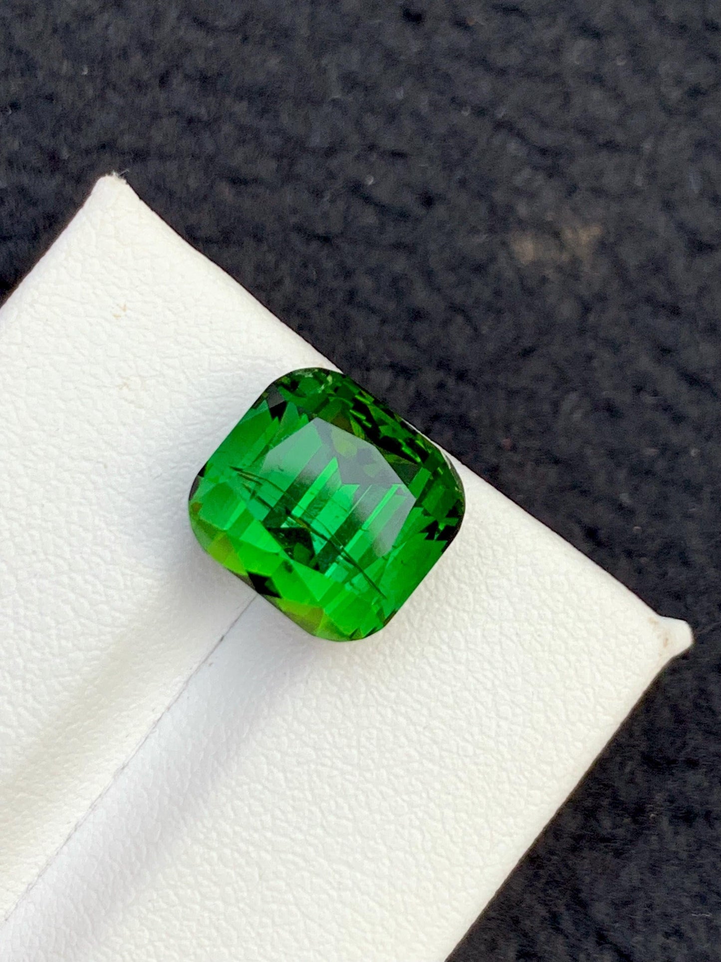 Green Tourmaline Faceted 8 ct - Gemstone for Rings