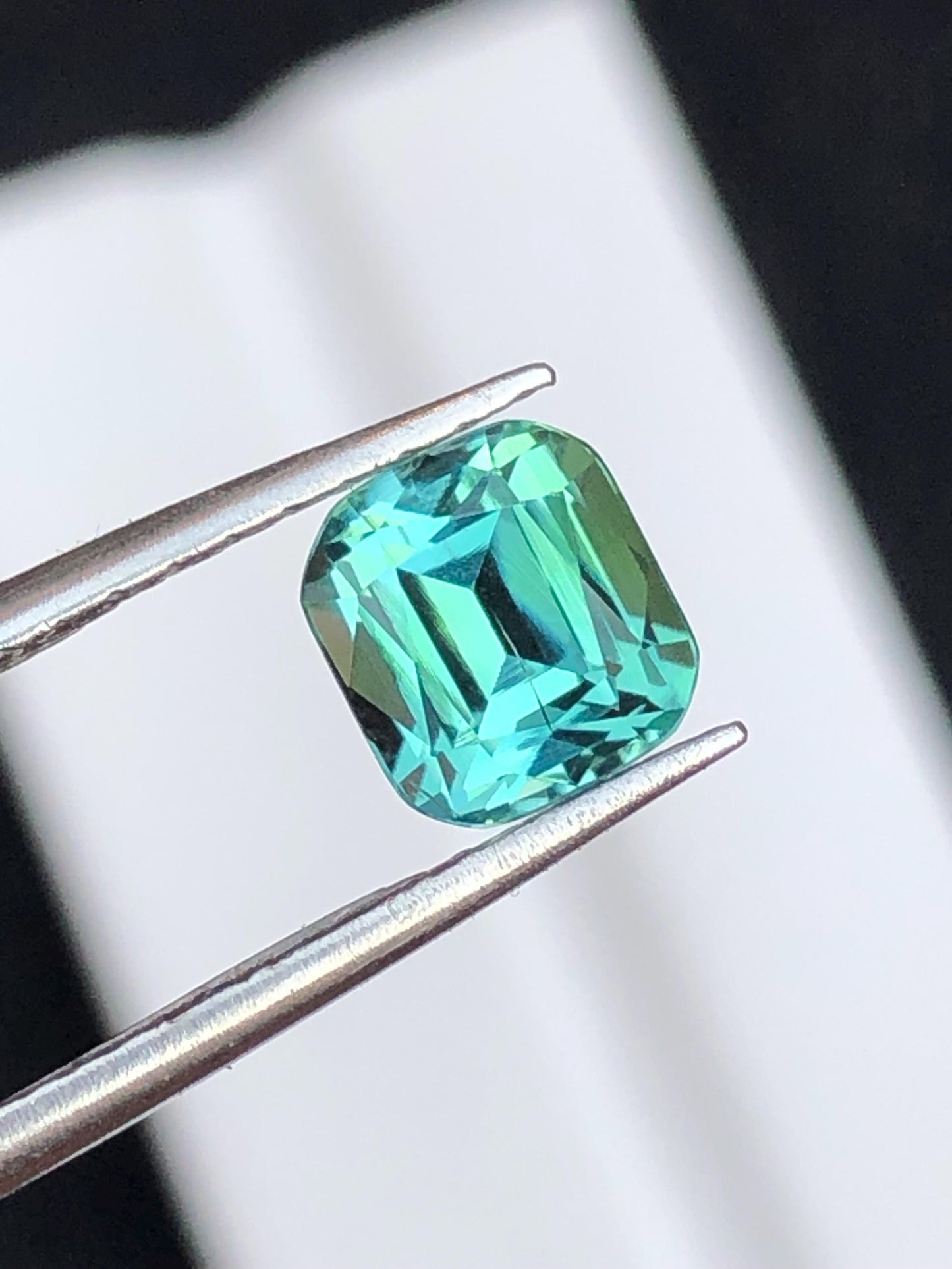 Top Colour Tourmaline Faceted 1.70 ct - Natural Gemstone for Jewelry