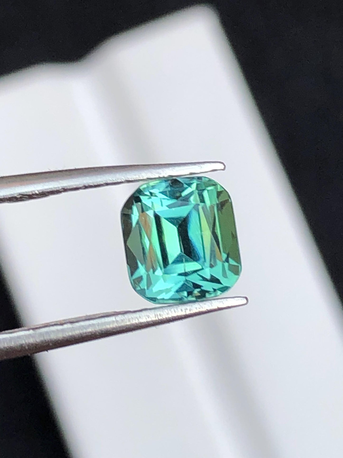 Top Colour Tourmaline Faceted 1.70 ct - Natural Gemstone for Jewelry