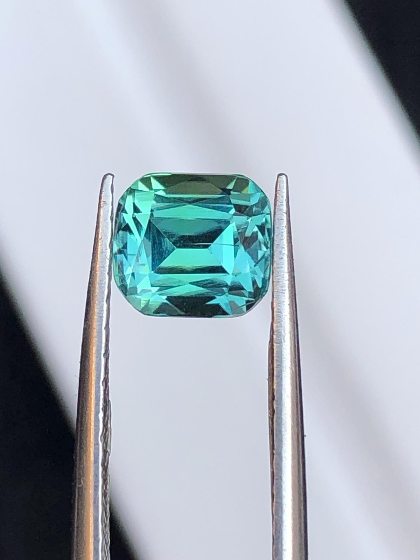 Top Colour Tourmaline Faceted 1.70 ct - Natural Gemstone for Jewelry