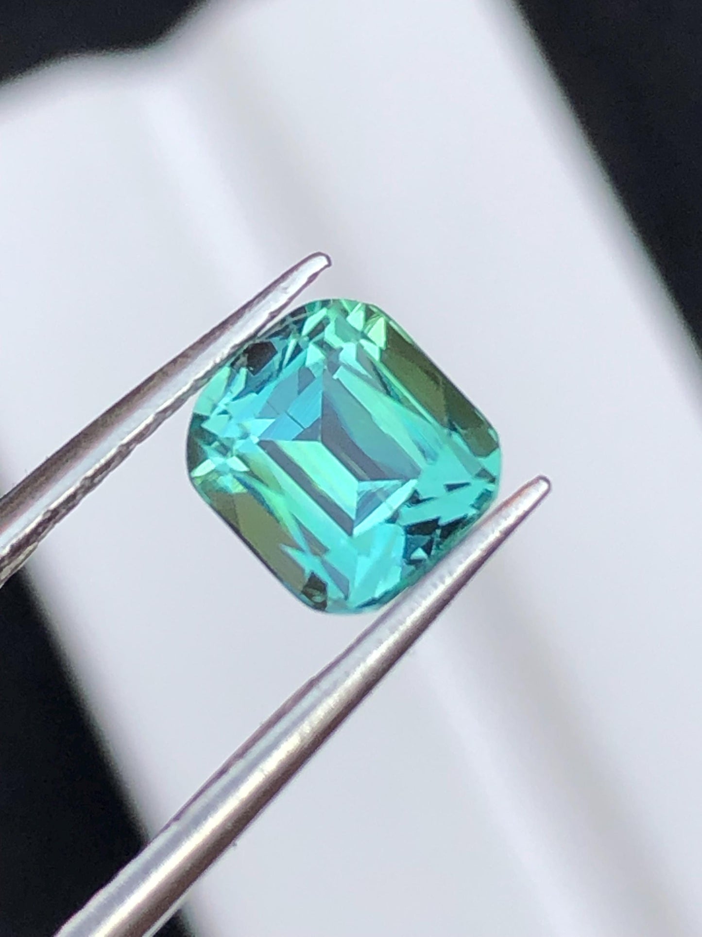 Top Colour Tourmaline Faceted 1.70 ct - Natural Gemstone for Jewelry