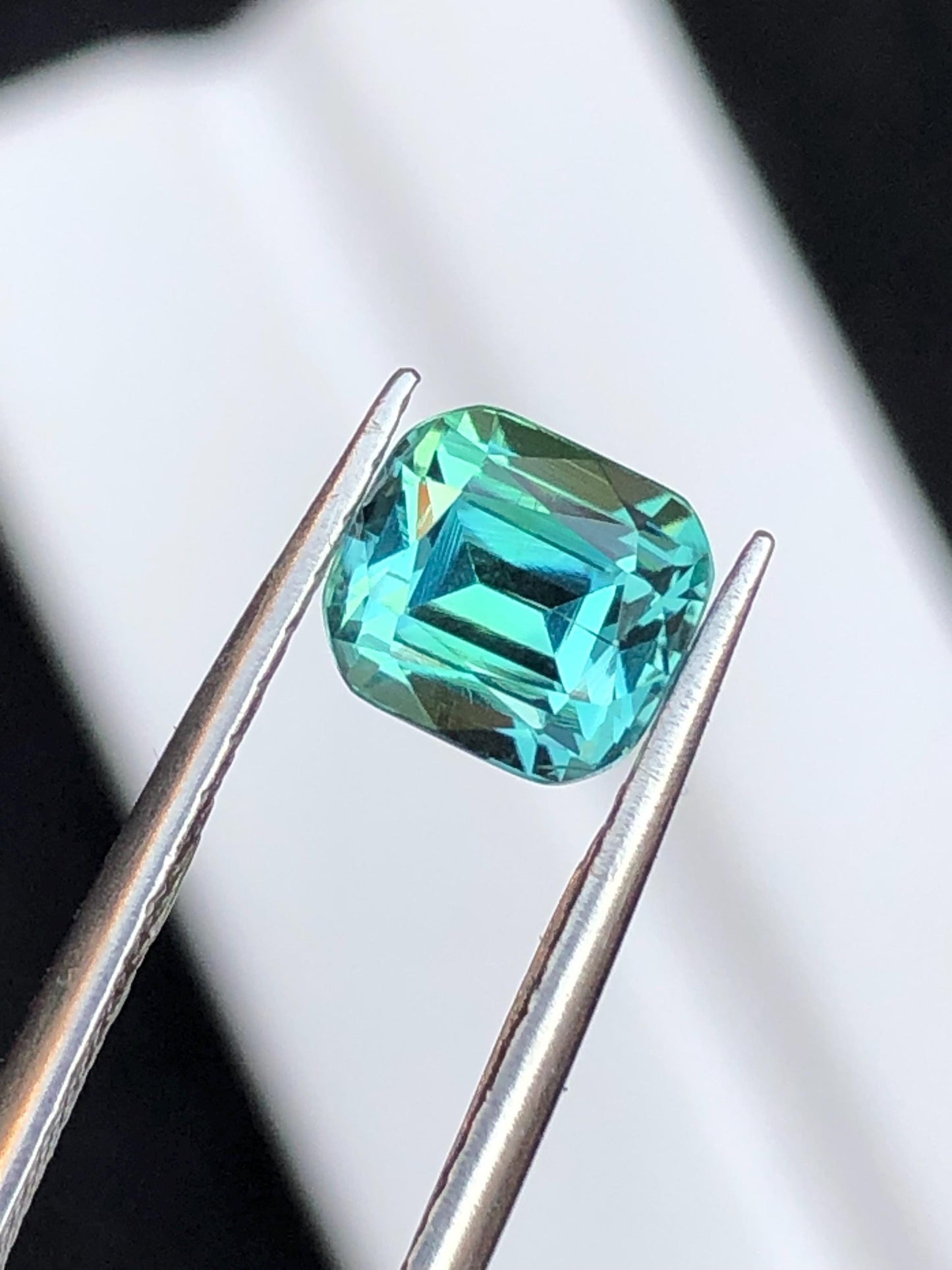 Top Colour Tourmaline Faceted 1.70 ct - Natural Gemstone for Jewelry