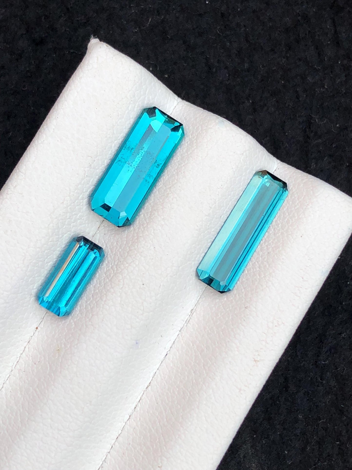 Neon Blue Tourmaline Faceted 4.65 ct - Natural Gemstone for Jewelry