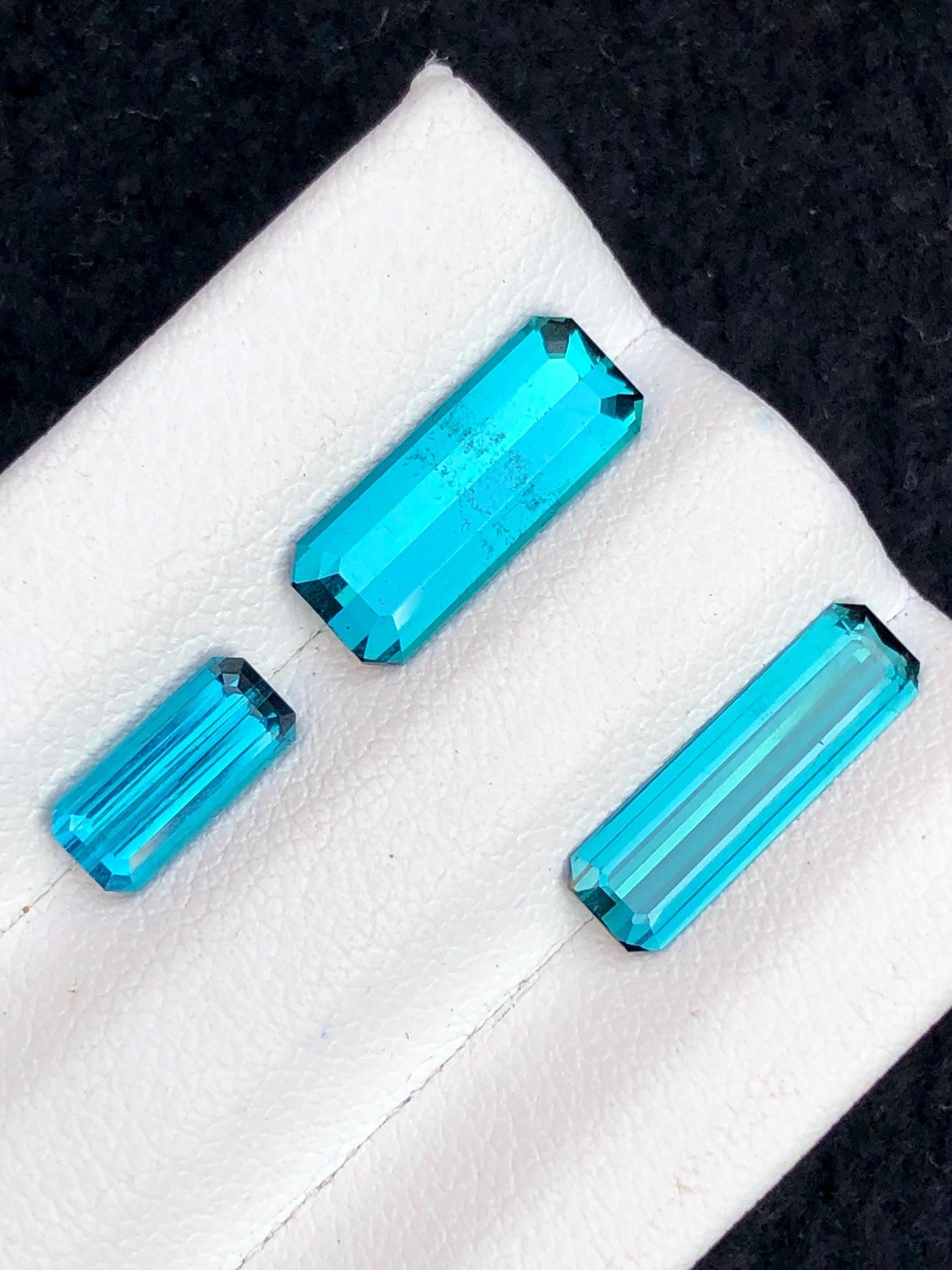 Neon Blue Tourmaline Faceted 4.65 ct - Natural Gemstone for Jewelry