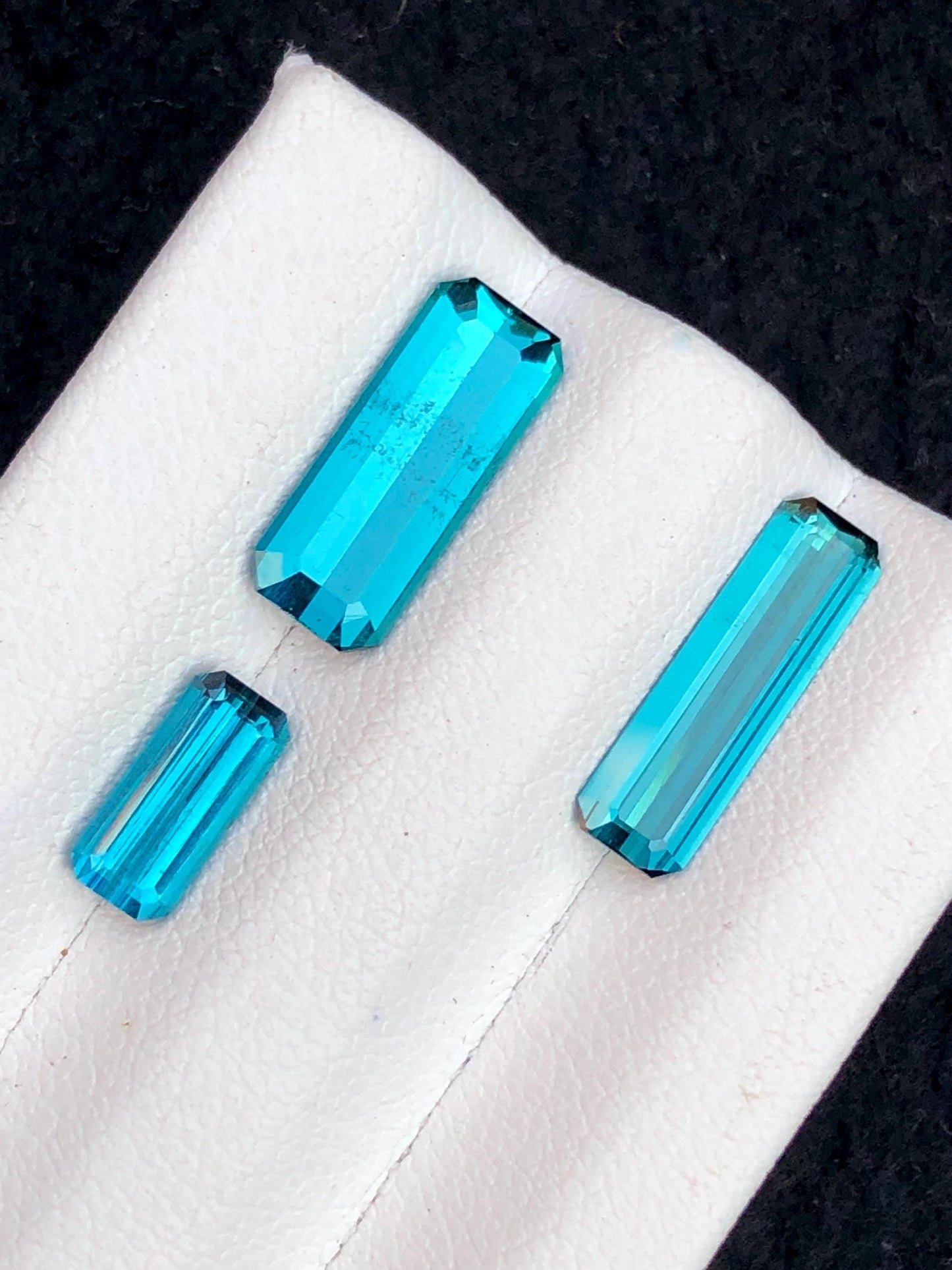 Neon Blue Tourmaline Faceted 4.65 ct - Natural Gemstone for Jewelry