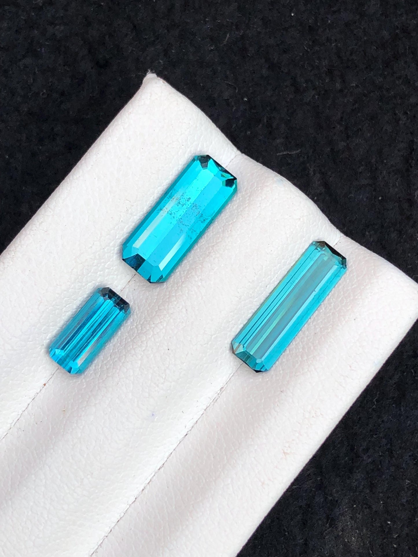 Neon Blue Tourmaline Faceted 4.65 ct - Natural Gemstone for Jewelry