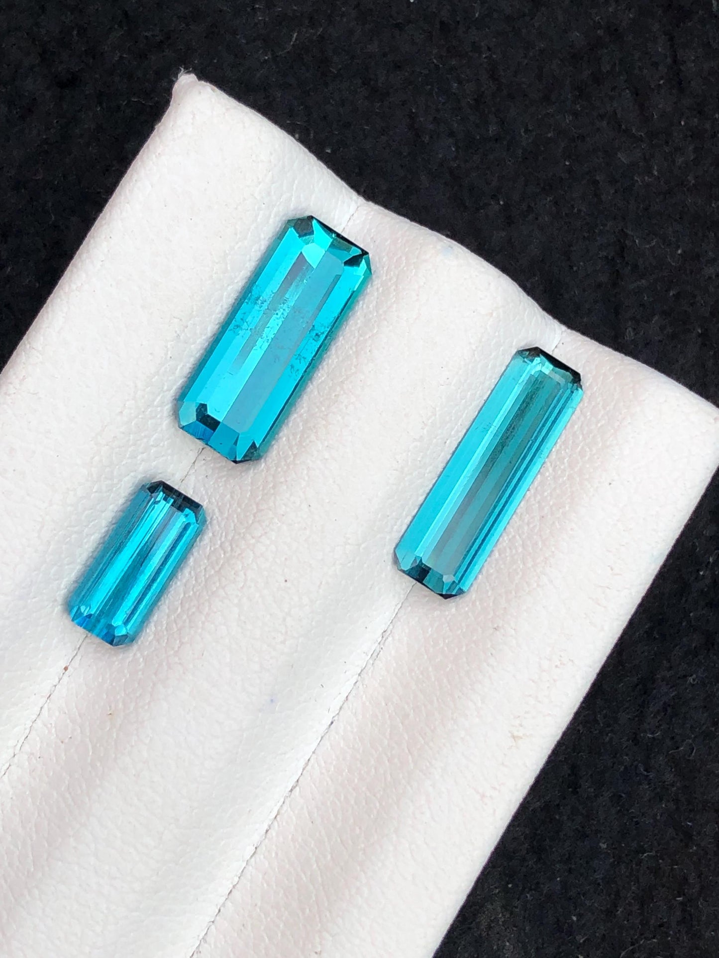 Neon Blue Tourmaline Faceted 4.65 ct - Natural Gemstone for Jewelry