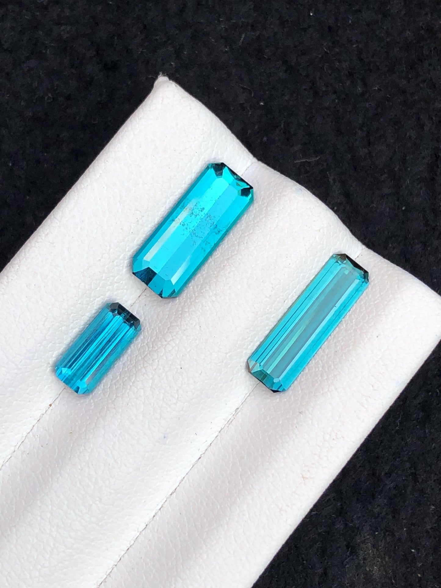 Neon Blue Tourmaline Faceted 4.65 ct - Natural Gemstone for Jewelry