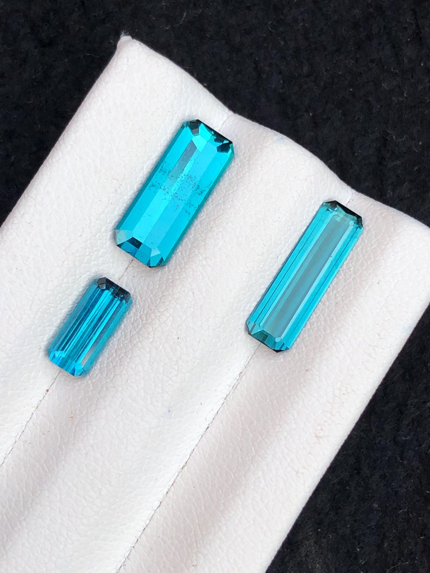 Neon Blue Tourmaline Faceted 4.65 ct - Natural Gemstone for Jewelry