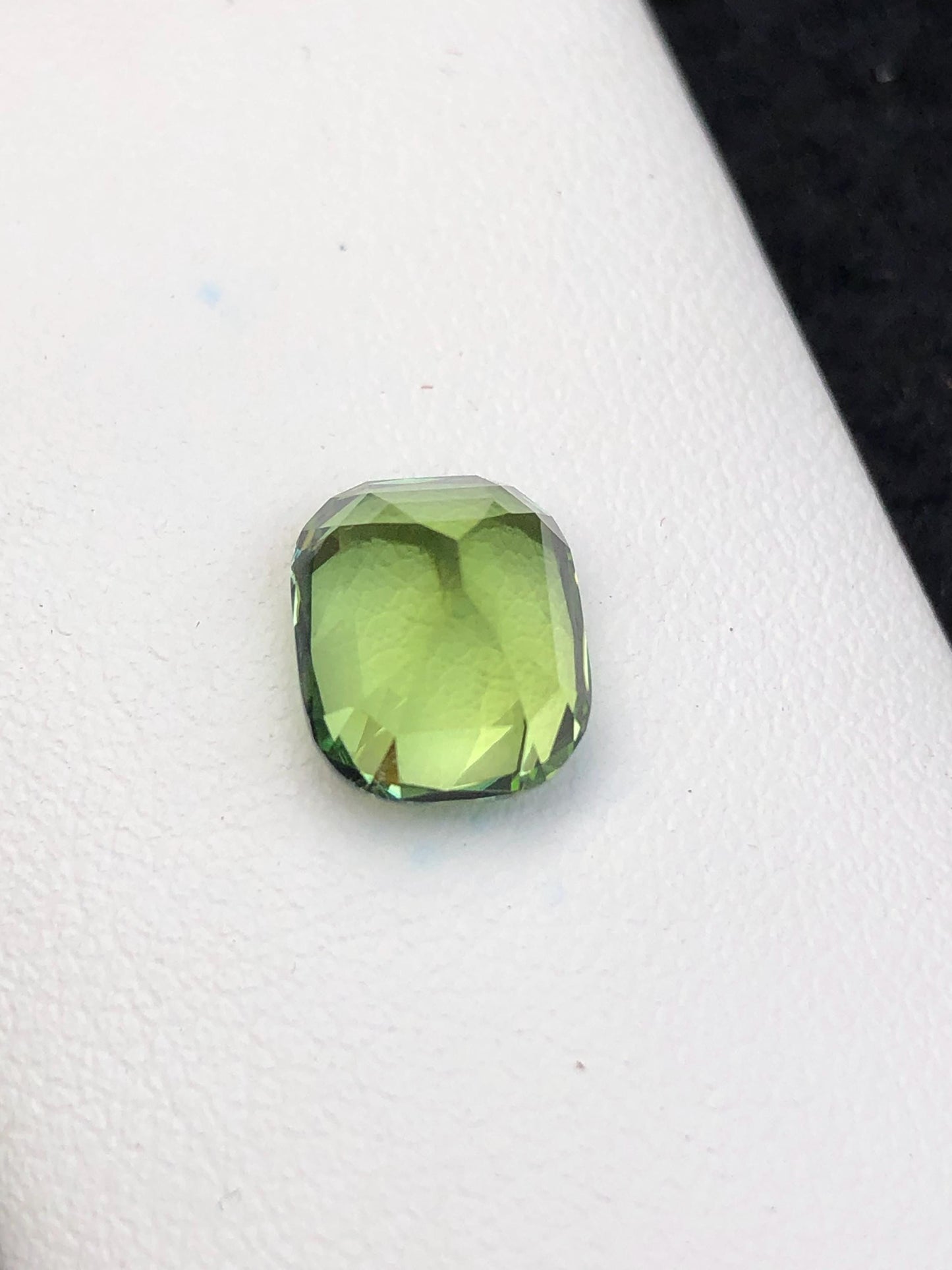 Apple Green Tourmaline Faceted 3.70 ct - Natural Gemstone for Jewelry