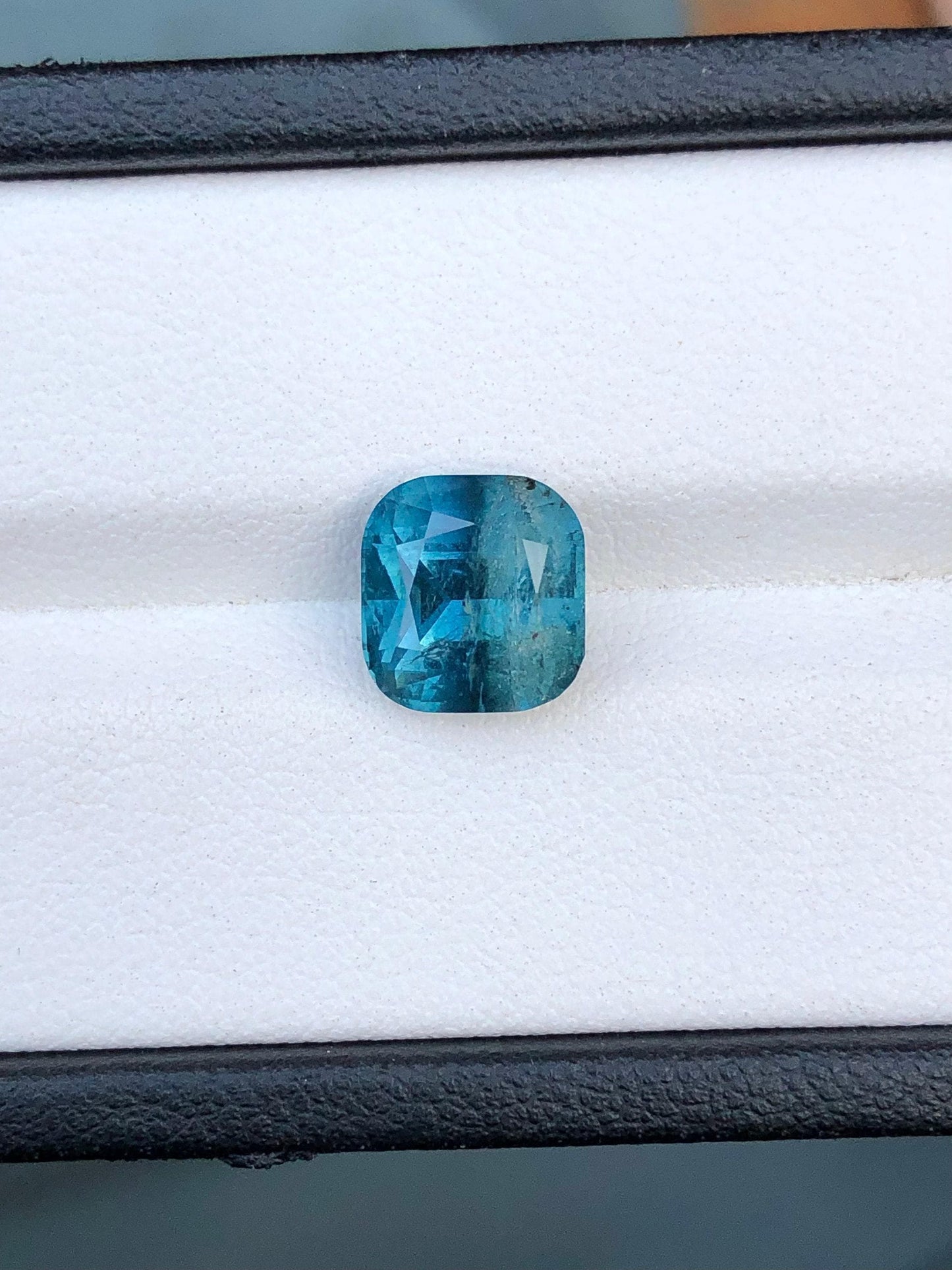 Blue Tourmaline Faceted 3.65 ct - Natural Gemstone for Jewelry