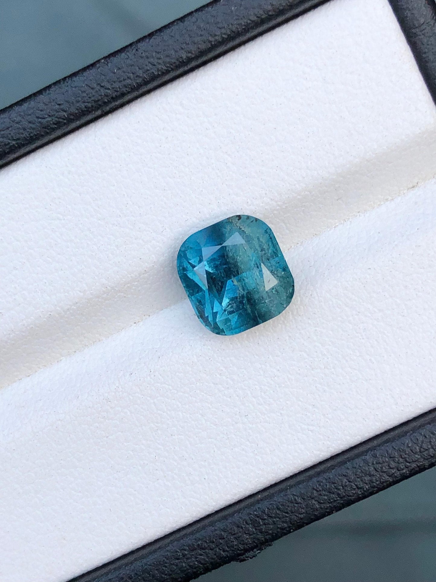 Blue Tourmaline Faceted 3.65 ct - Natural Gemstone for Jewelry