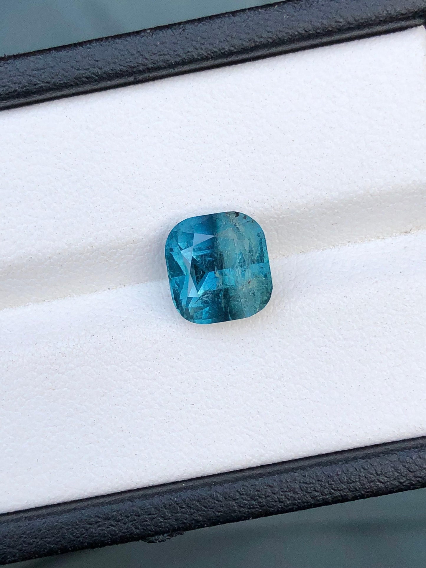 Blue Tourmaline Faceted 3.65 ct - Natural Gemstone for Jewelry