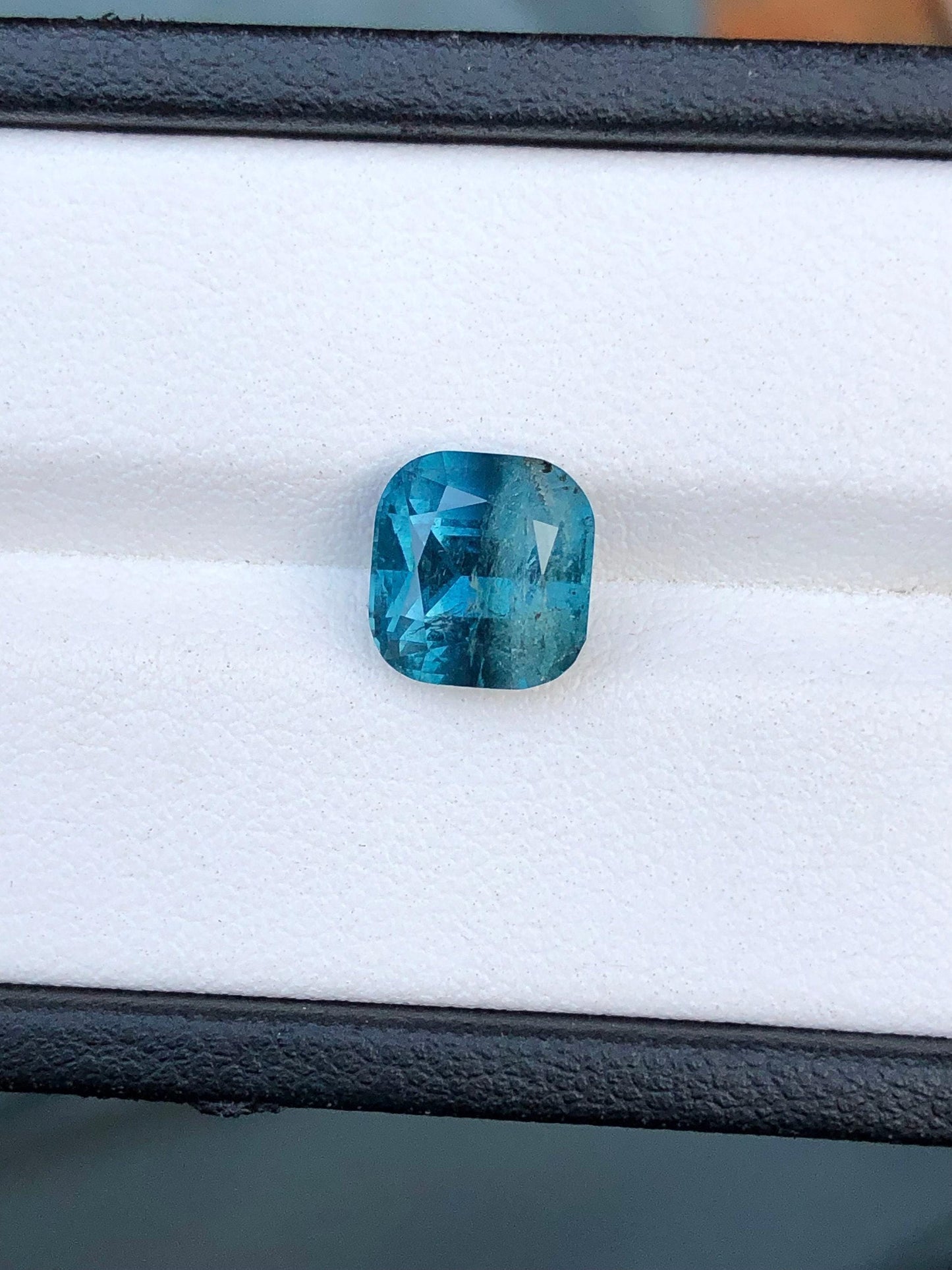 Blue Tourmaline Faceted 3.65 ct - Natural Gemstone for Jewelry