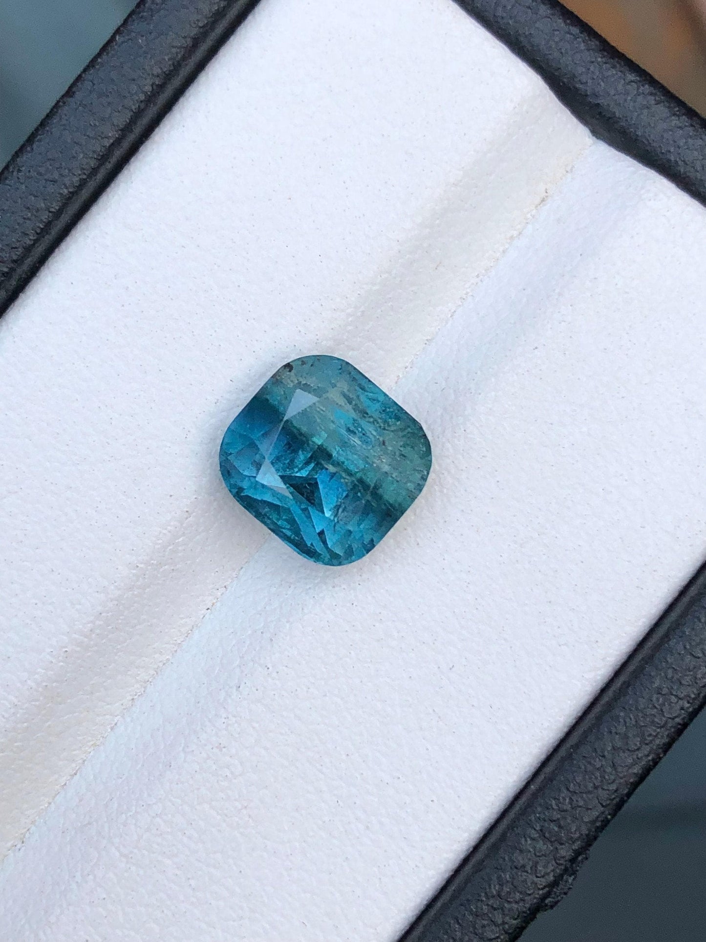 Blue Tourmaline Faceted 3.65 ct - Natural Gemstone for Jewelry