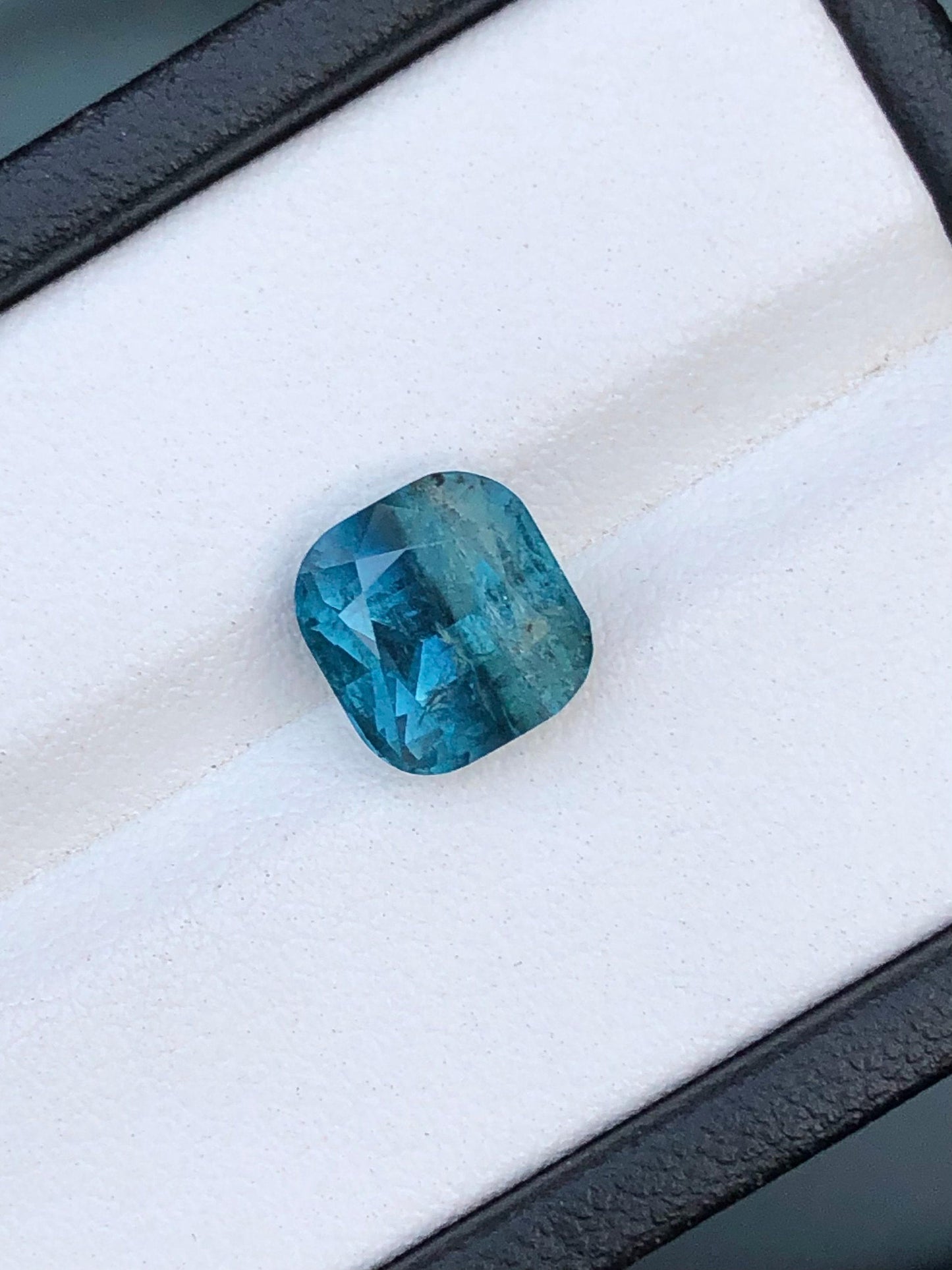 Blue Tourmaline Faceted 3.65 ct - Natural Gemstone for Jewelry