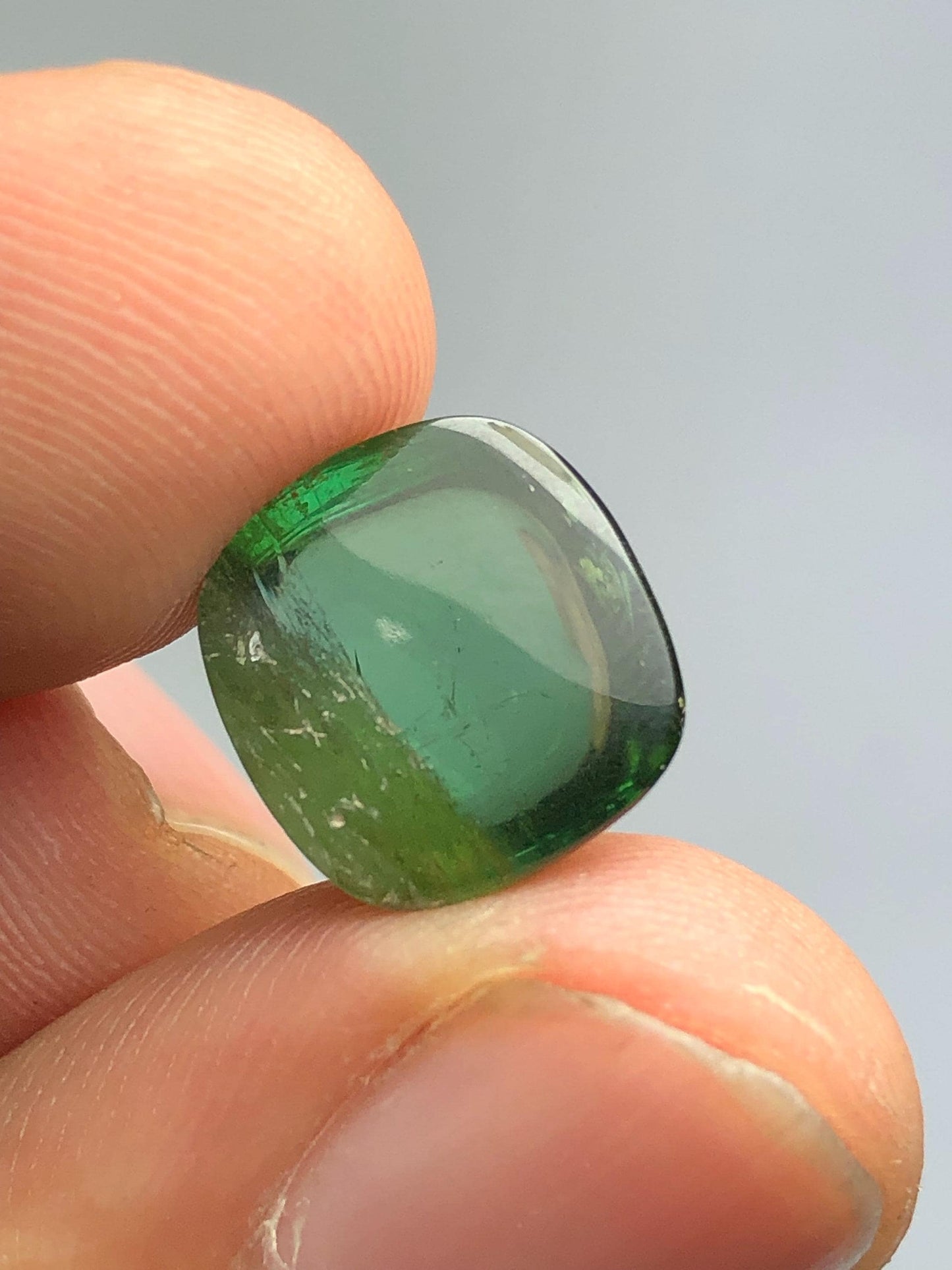Green Tourmaline Cabochon 7.70 ct - Cabochon Gem from Afghanistan