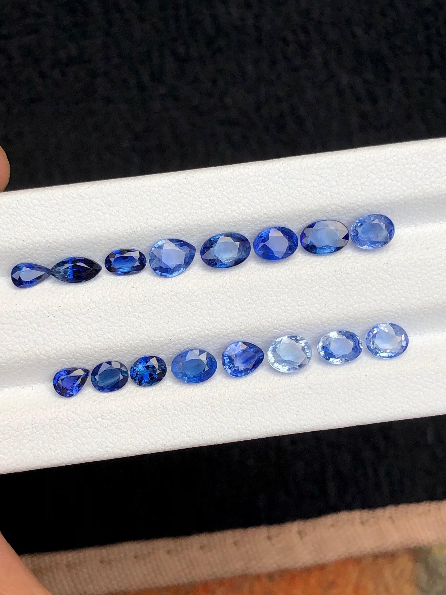 Sapphire Faceted 7.70 ct - Loose Gemstone Lot