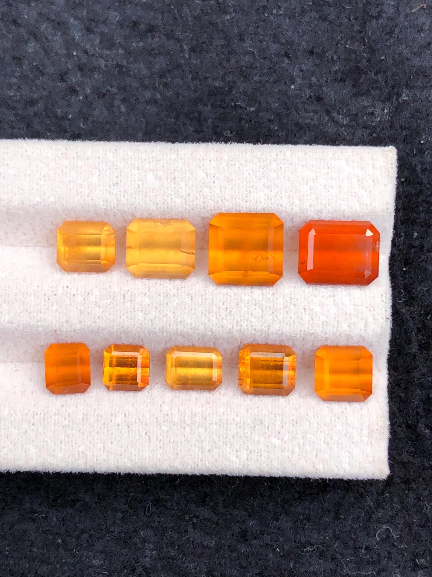 مجموعة من أحجار الهيستونيت الكنزية المصقولة، وزنها الإجمالي 12.55 قيراط - مناسبة لصناعة المجوهرات