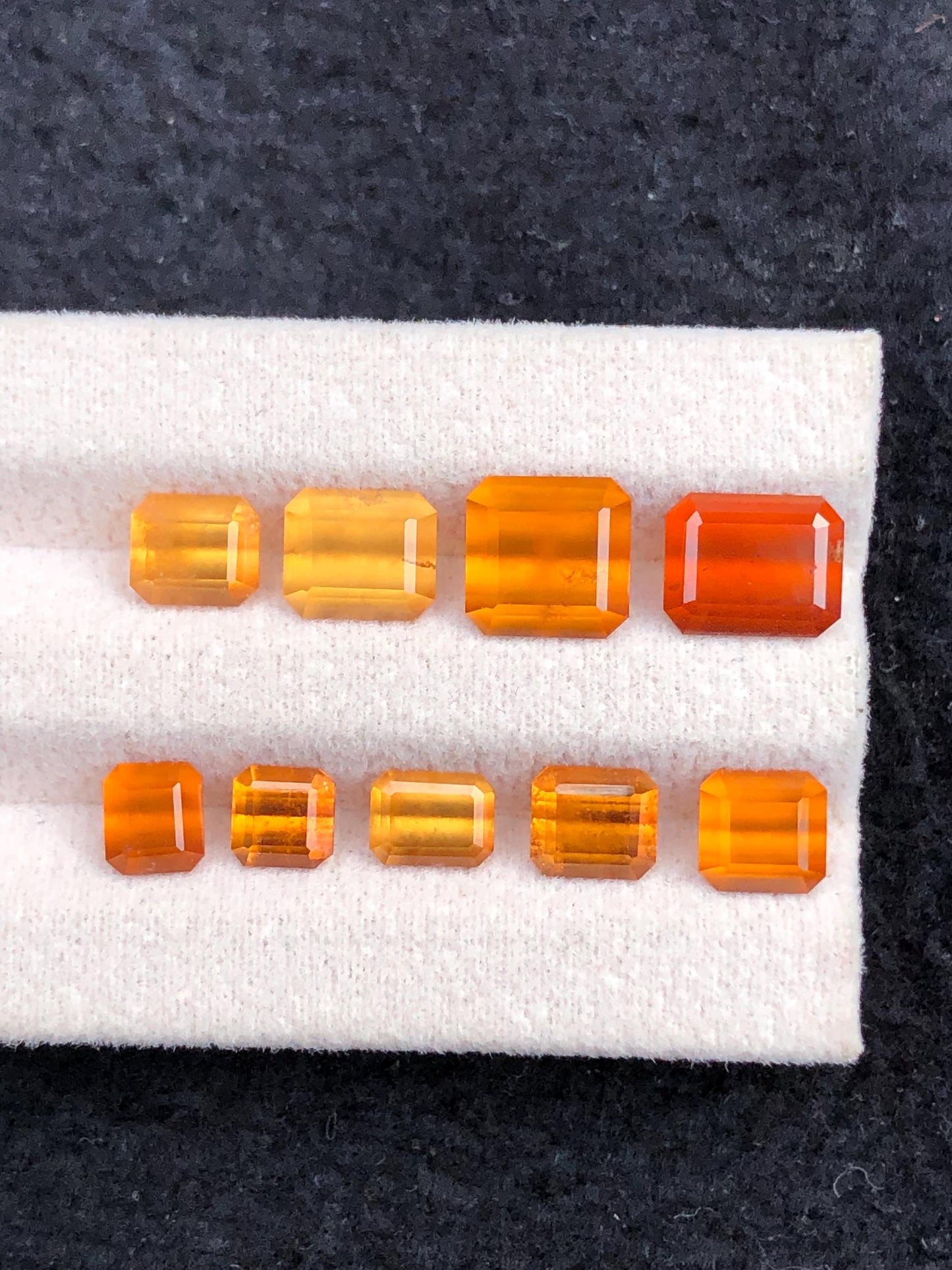 مجموعة من أحجار الهيستونيت الكنزية المصقولة، وزنها الإجمالي 12.55 قيراط - مناسبة لصناعة المجوهرات