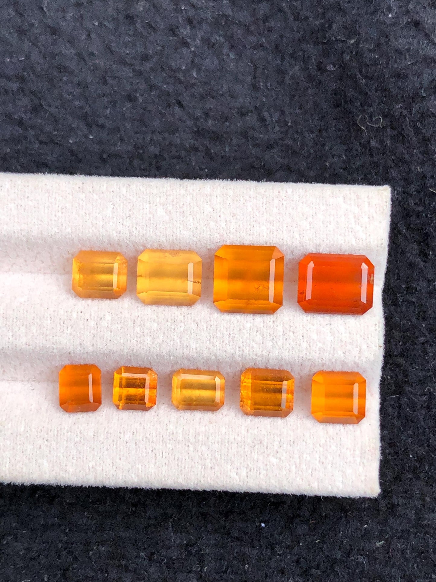 مجموعة من أحجار الهيستونيت الكنزية المصقولة، وزنها الإجمالي 12.55 قيراط - مناسبة لصناعة المجوهرات