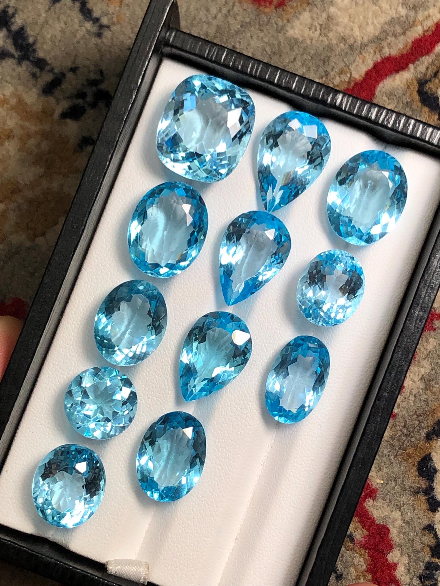 Swiss Topaz Faceted Lot 157 ct - 12 Piece Jewelry Parcel