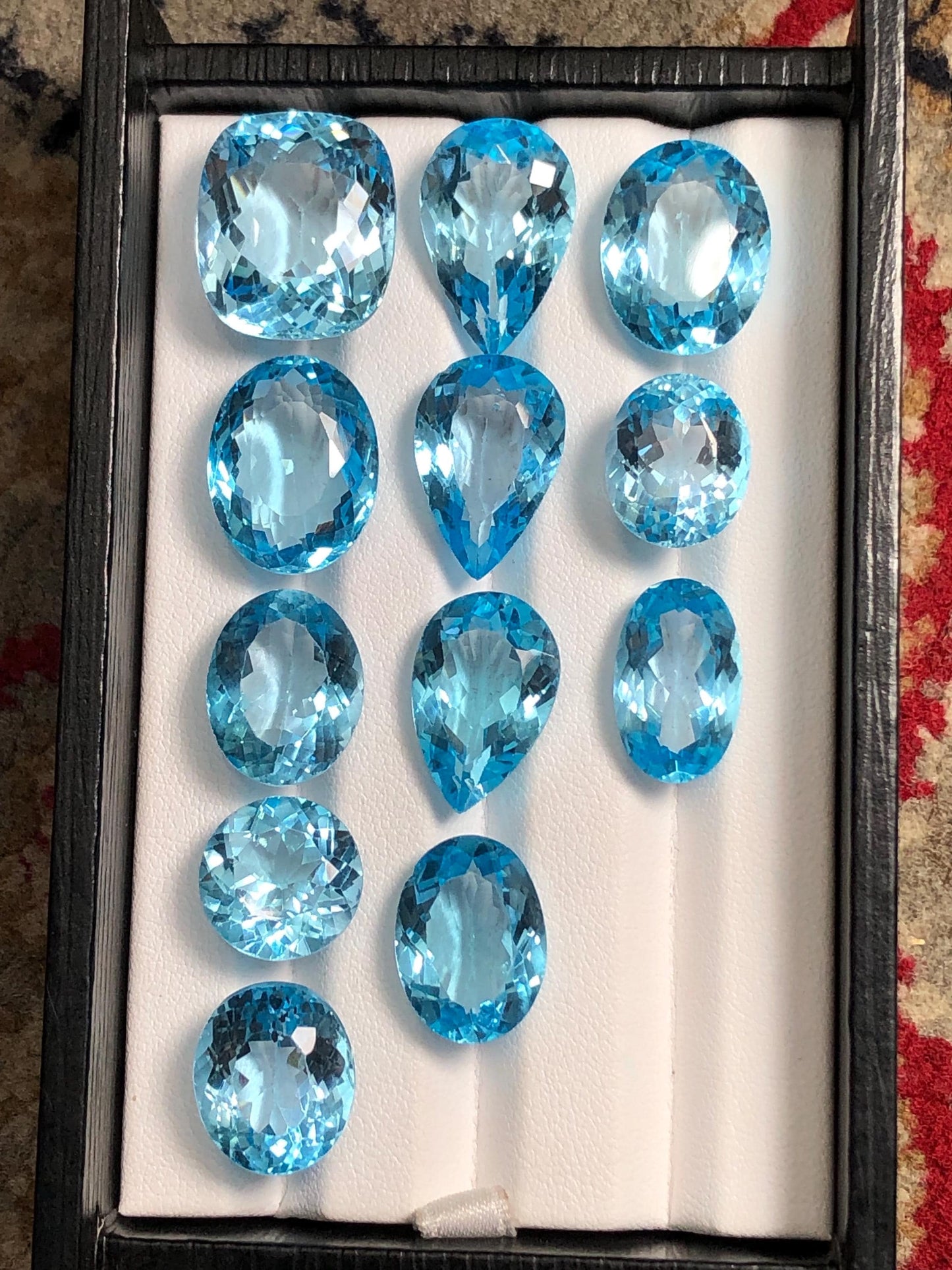 Swiss Topaz Faceted Lot 157 ct - 12 Piece Jewelry Parcel
