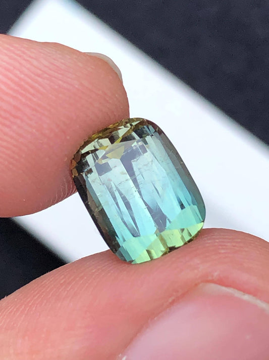 Bi Colour Tourmaline Faceted 4.50 ct - Ring Stone Highlight