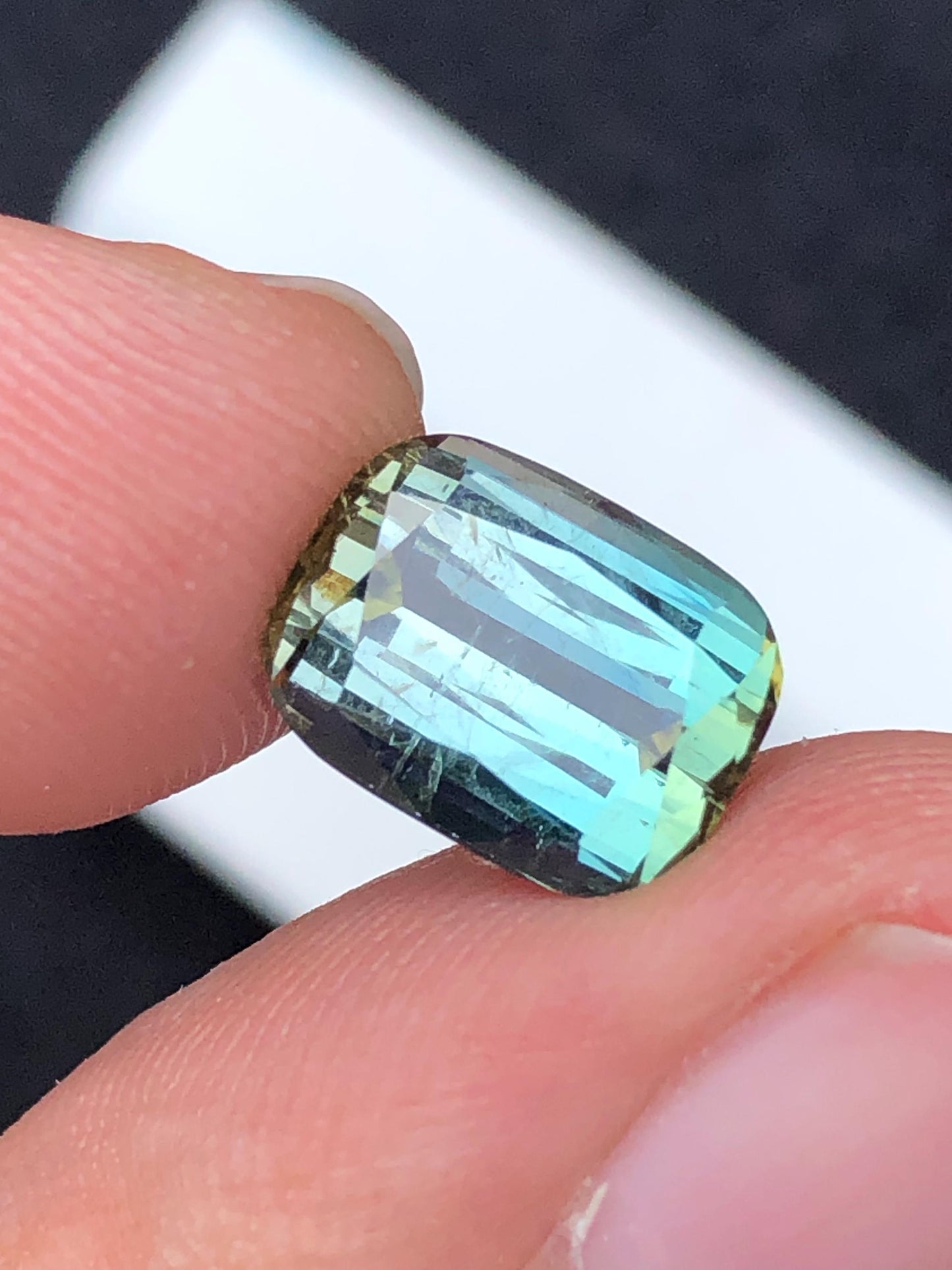 Bi Colour Tourmaline Faceted 4.50 ct - Ring Stone Highlight