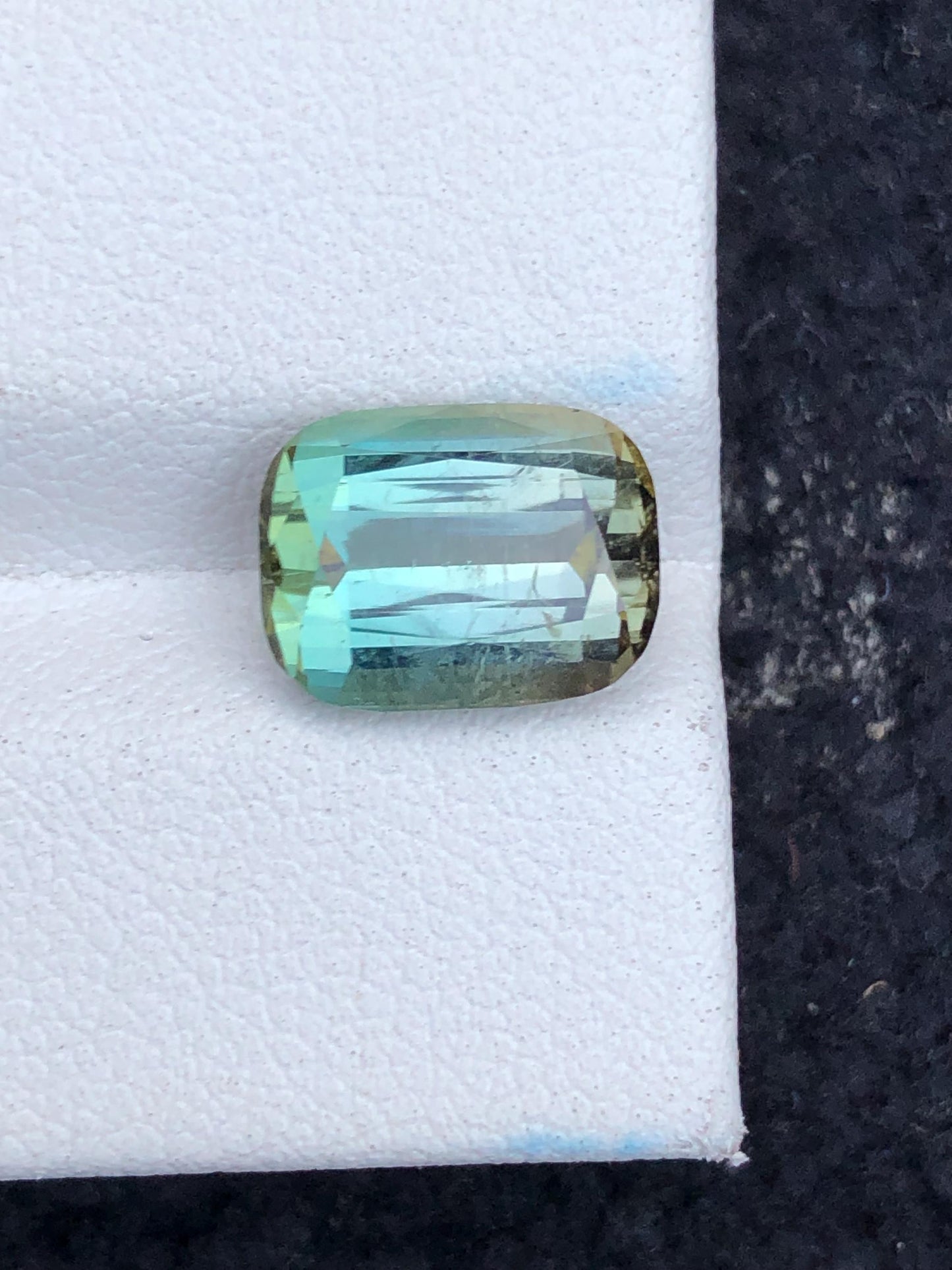 Bi Colour Tourmaline Faceted 4.50 ct - Ring Stone Highlight