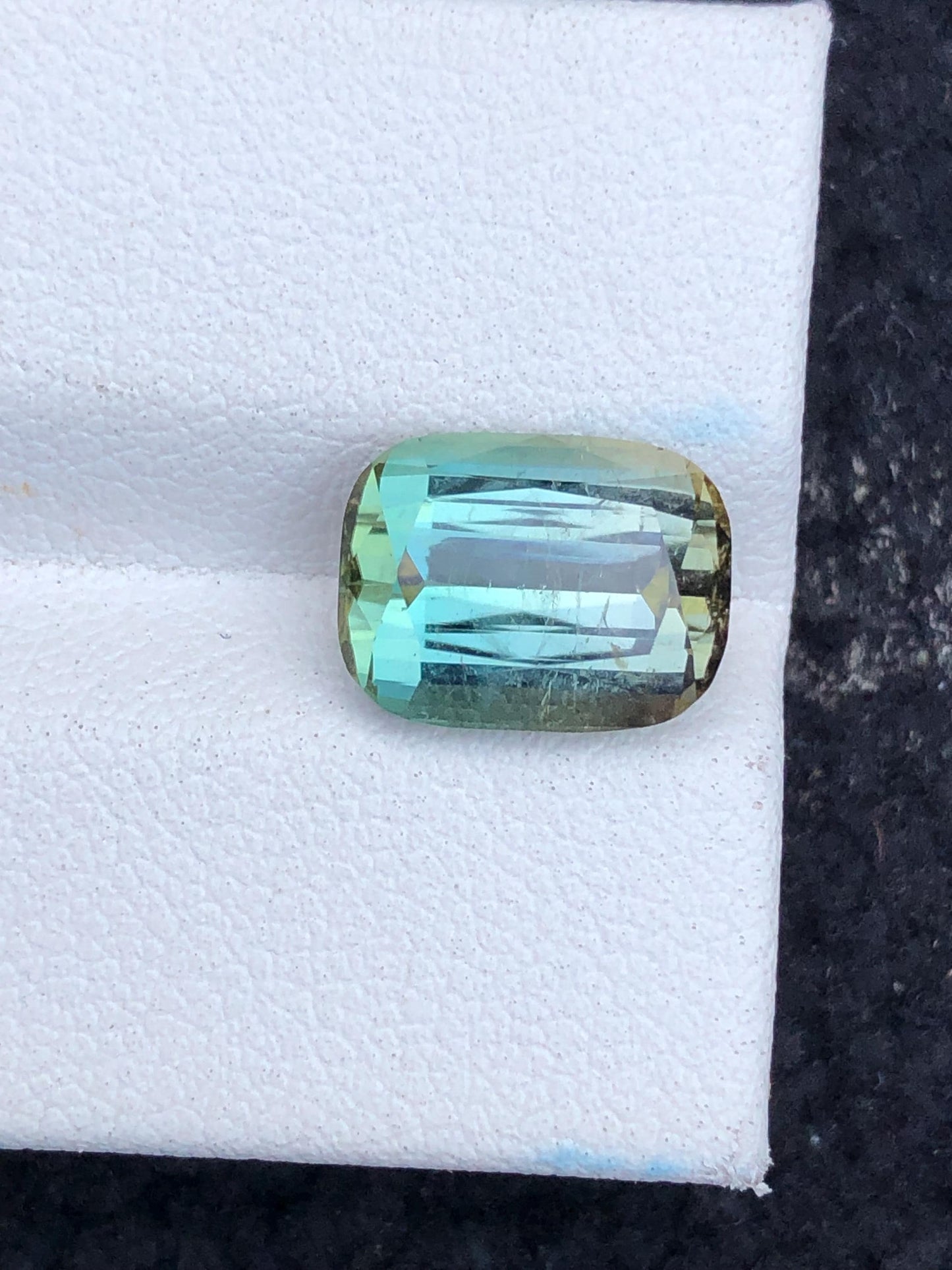 Bi Colour Tourmaline Faceted 4.50 ct - Ring Stone Highlight