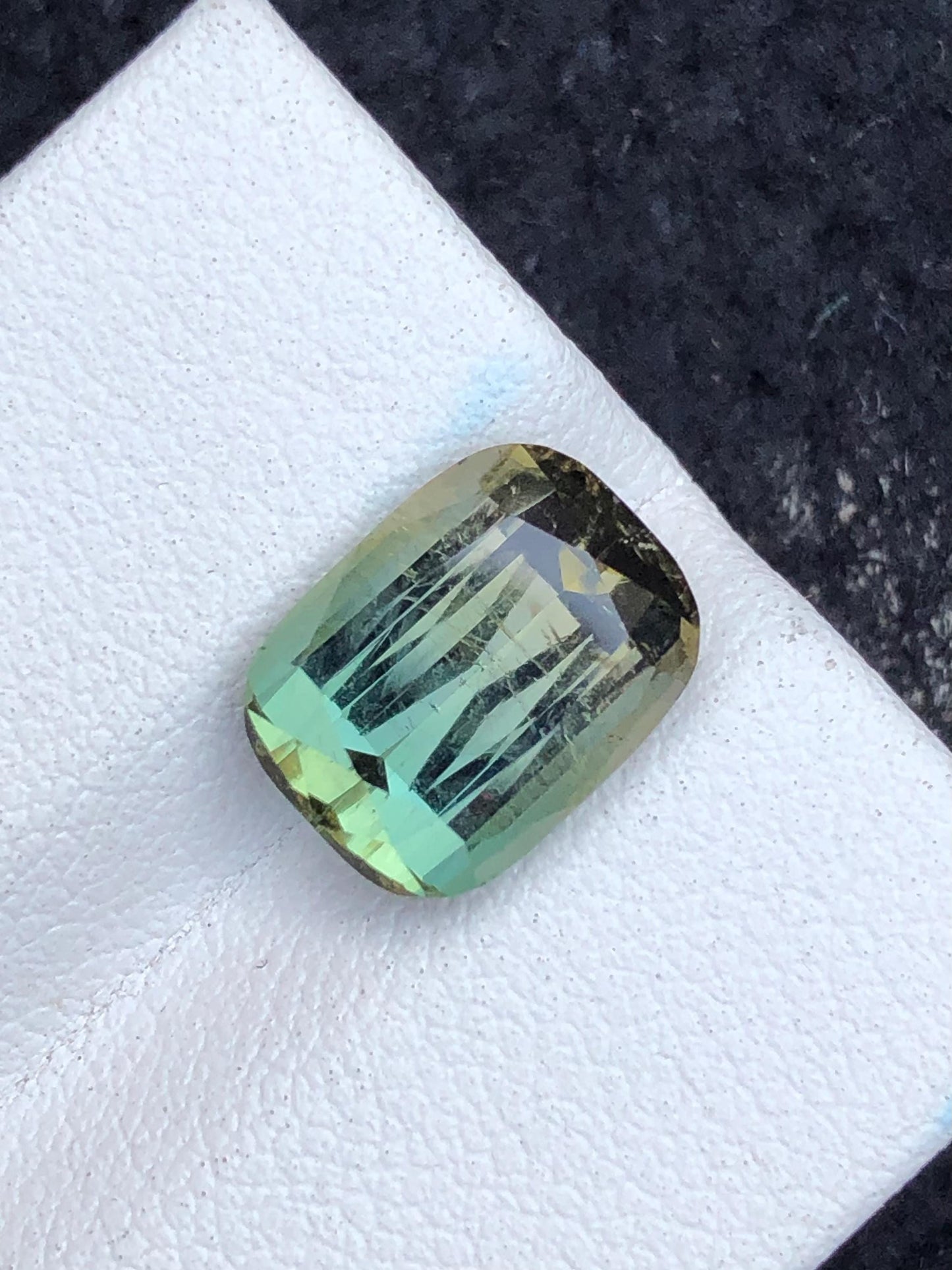 Bi Colour Tourmaline Faceted 4.50 ct - Ring Stone Highlight