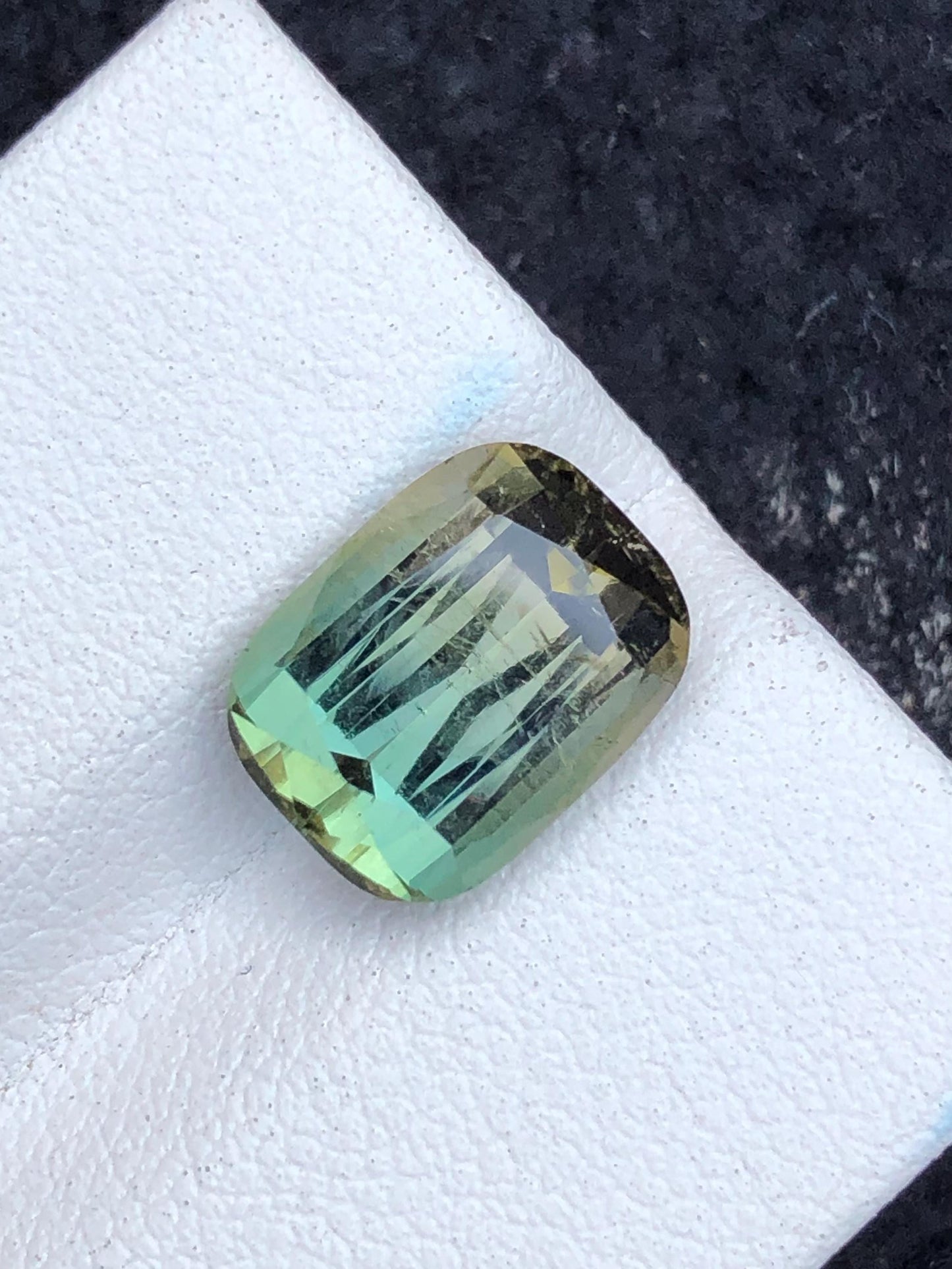 Bi Colour Tourmaline Faceted 4.50 ct - Ring Stone Highlight