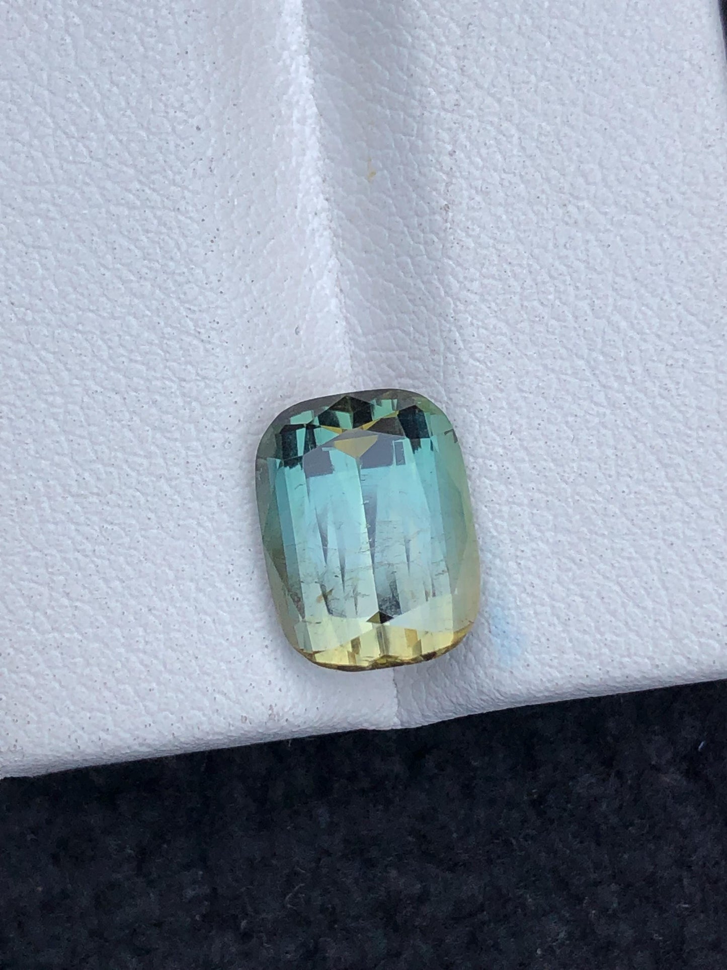 Bi Colour Tourmaline Faceted 4.50 ct - Ring Stone Highlight