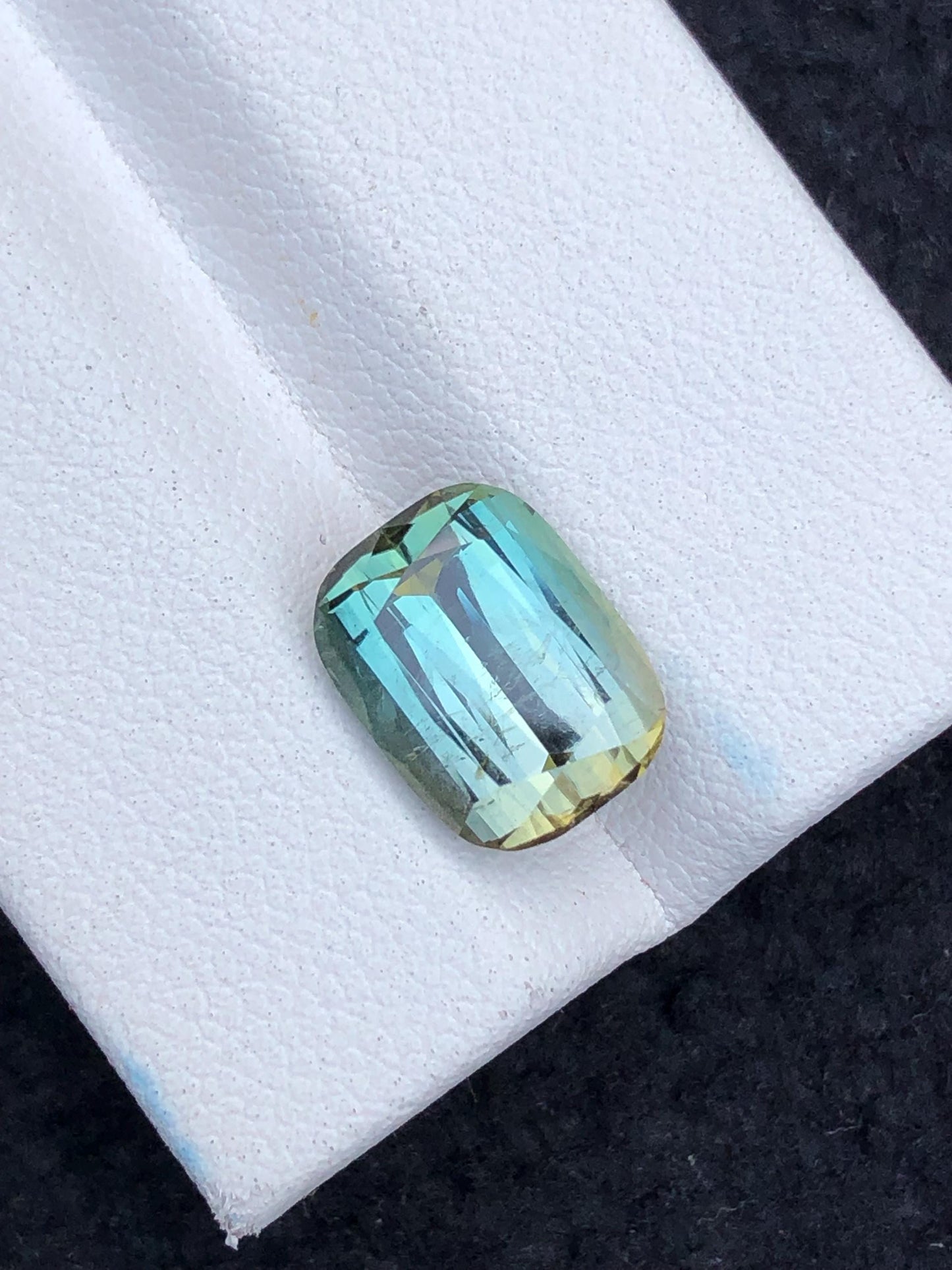 Bi Colour Tourmaline Faceted 4.50 ct - Ring Stone Highlight