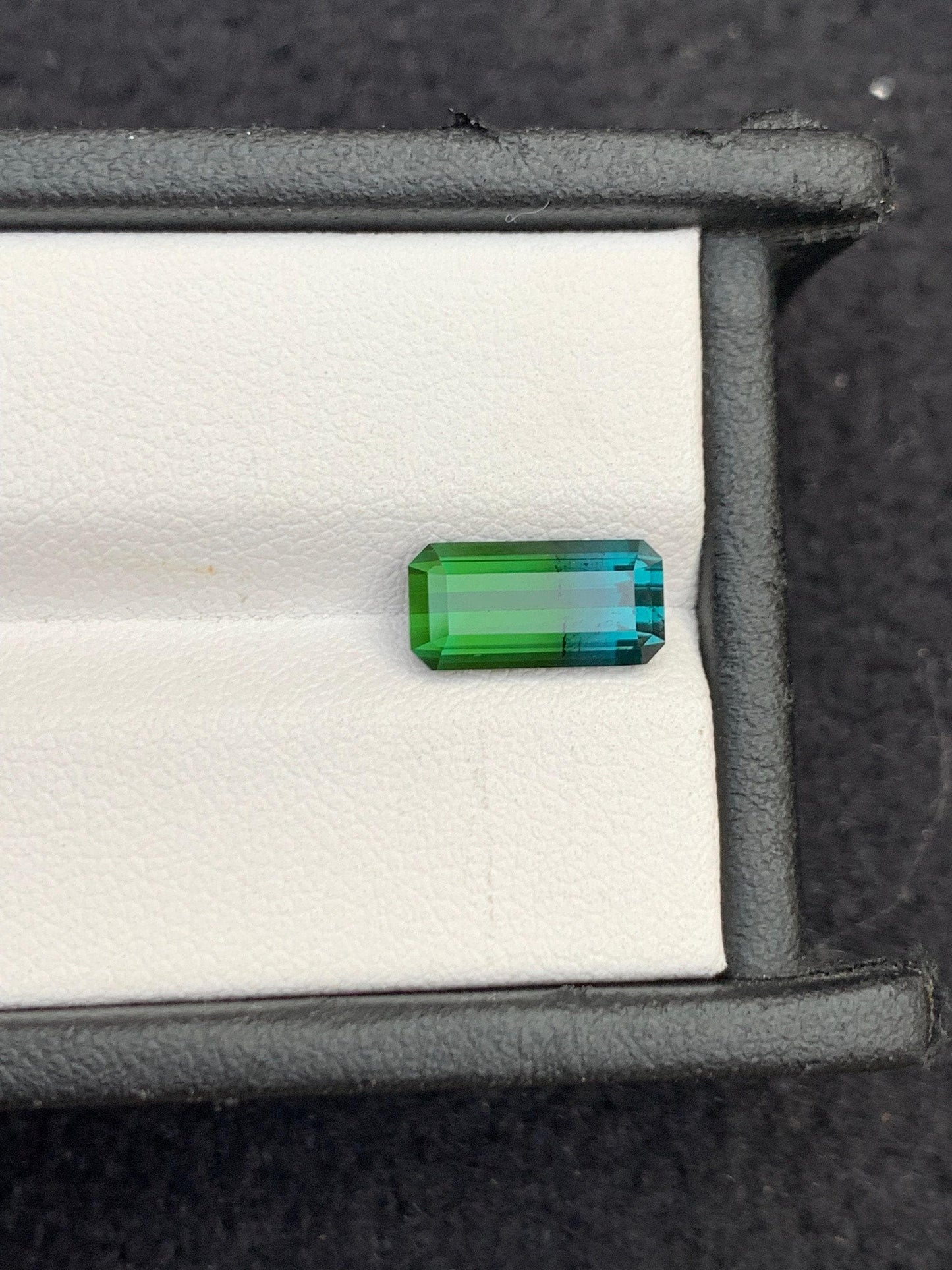 I Colour Tourmaline Faceted 2.50 ct - Fine Jewelry Setting