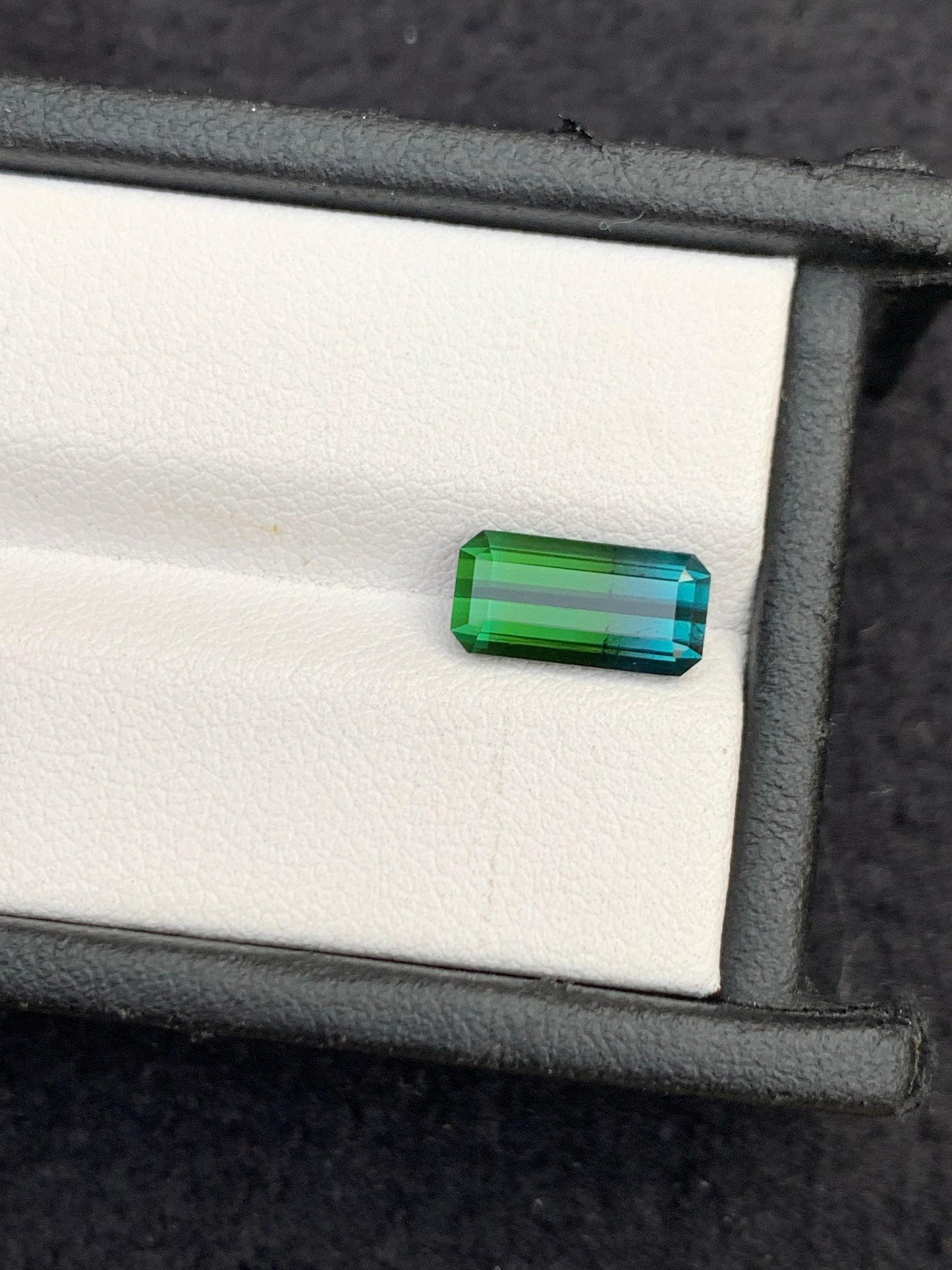 I Colour Tourmaline Faceted 2.50 ct - Fine Jewelry Setting