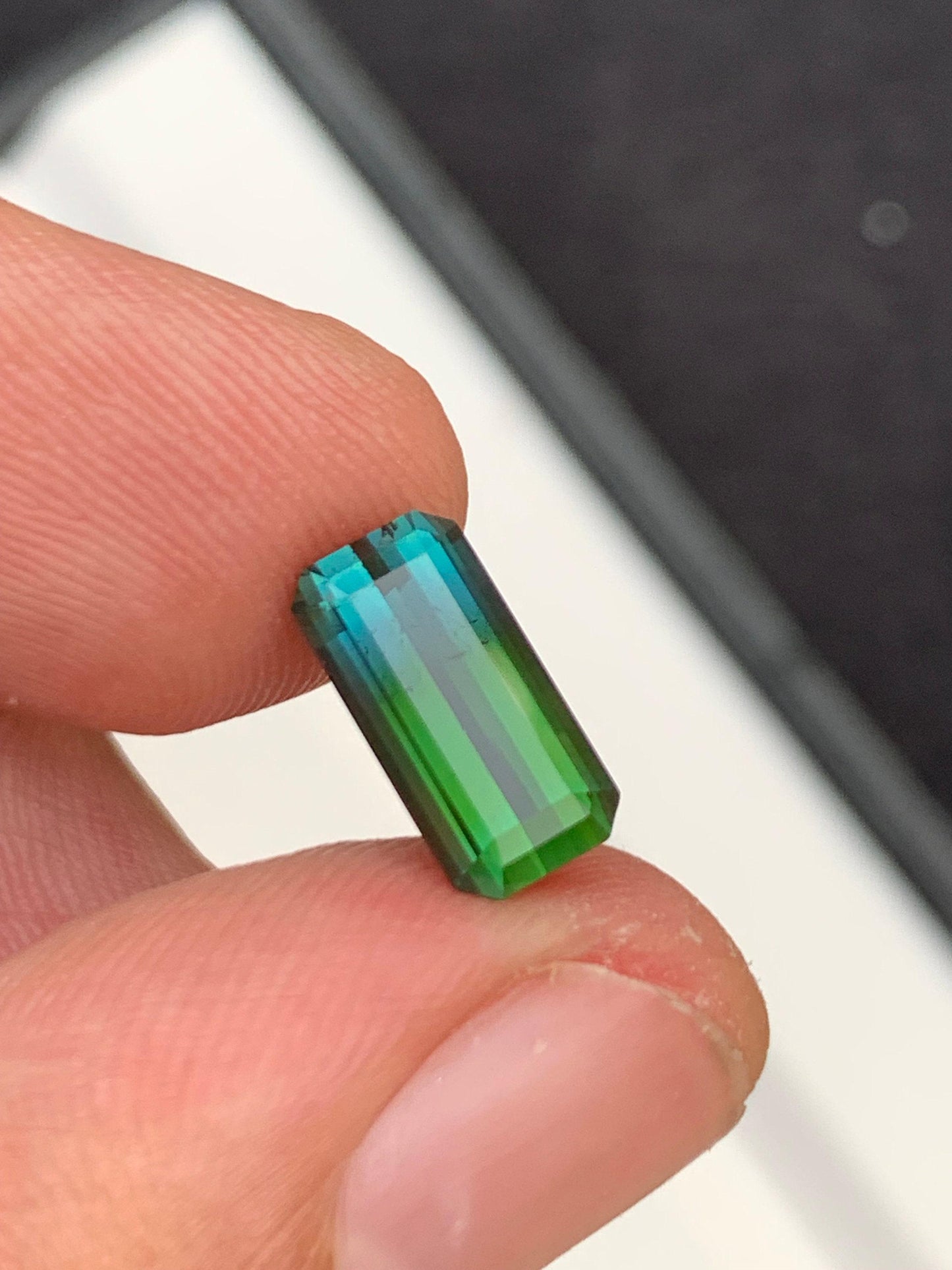 I Colour Tourmaline Faceted 2.50 ct - Fine Jewelry Setting