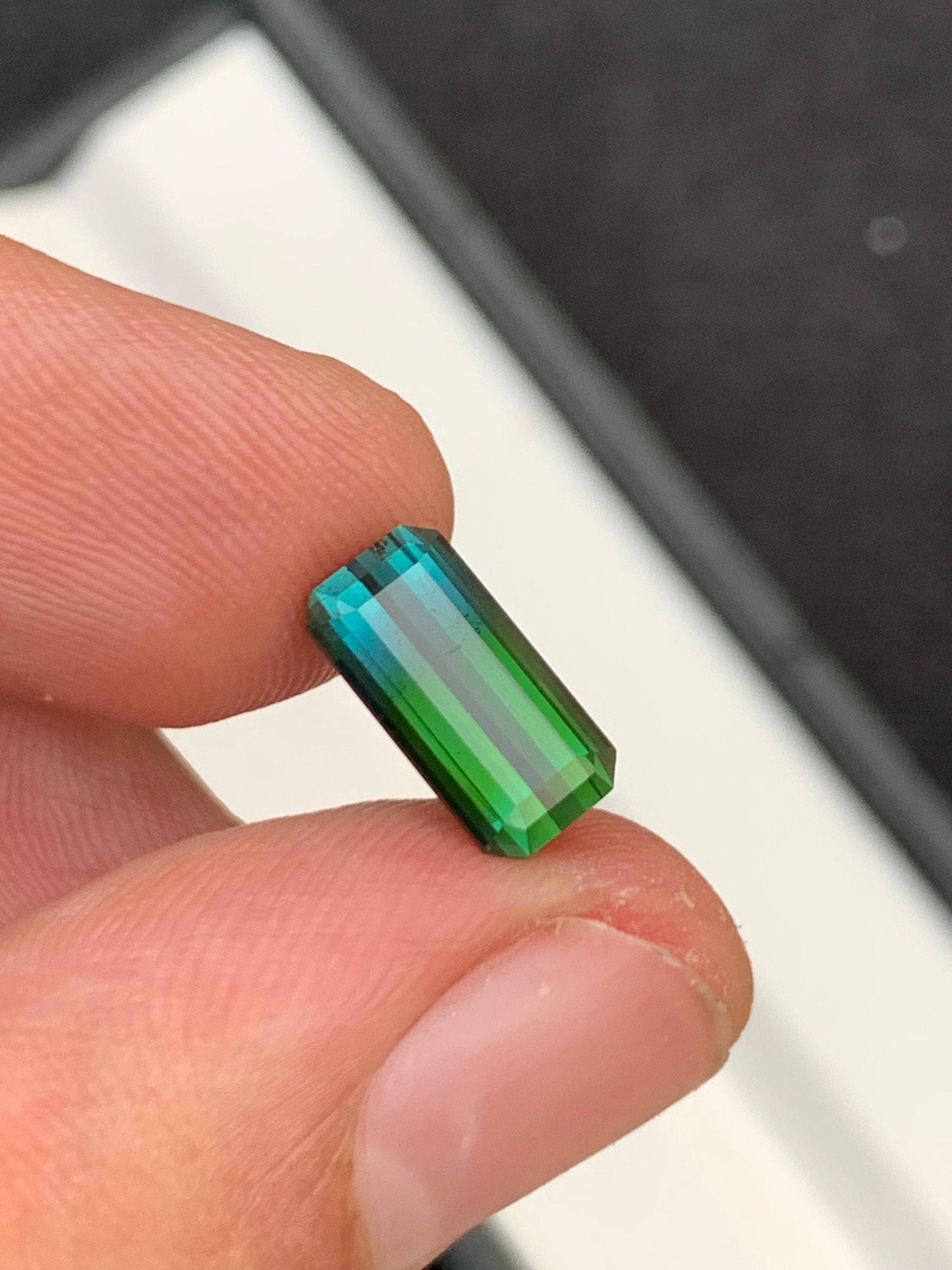 I Colour Tourmaline Faceted 2.50 ct - Fine Jewelry Setting