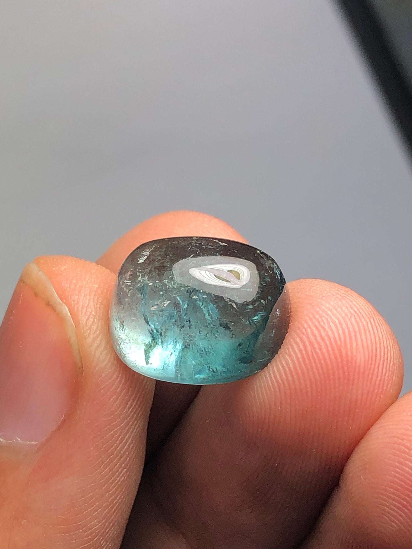 تورمالين أزرق كابوشون 12.90 قيراط - تصميم مجوهرات للمقتنين