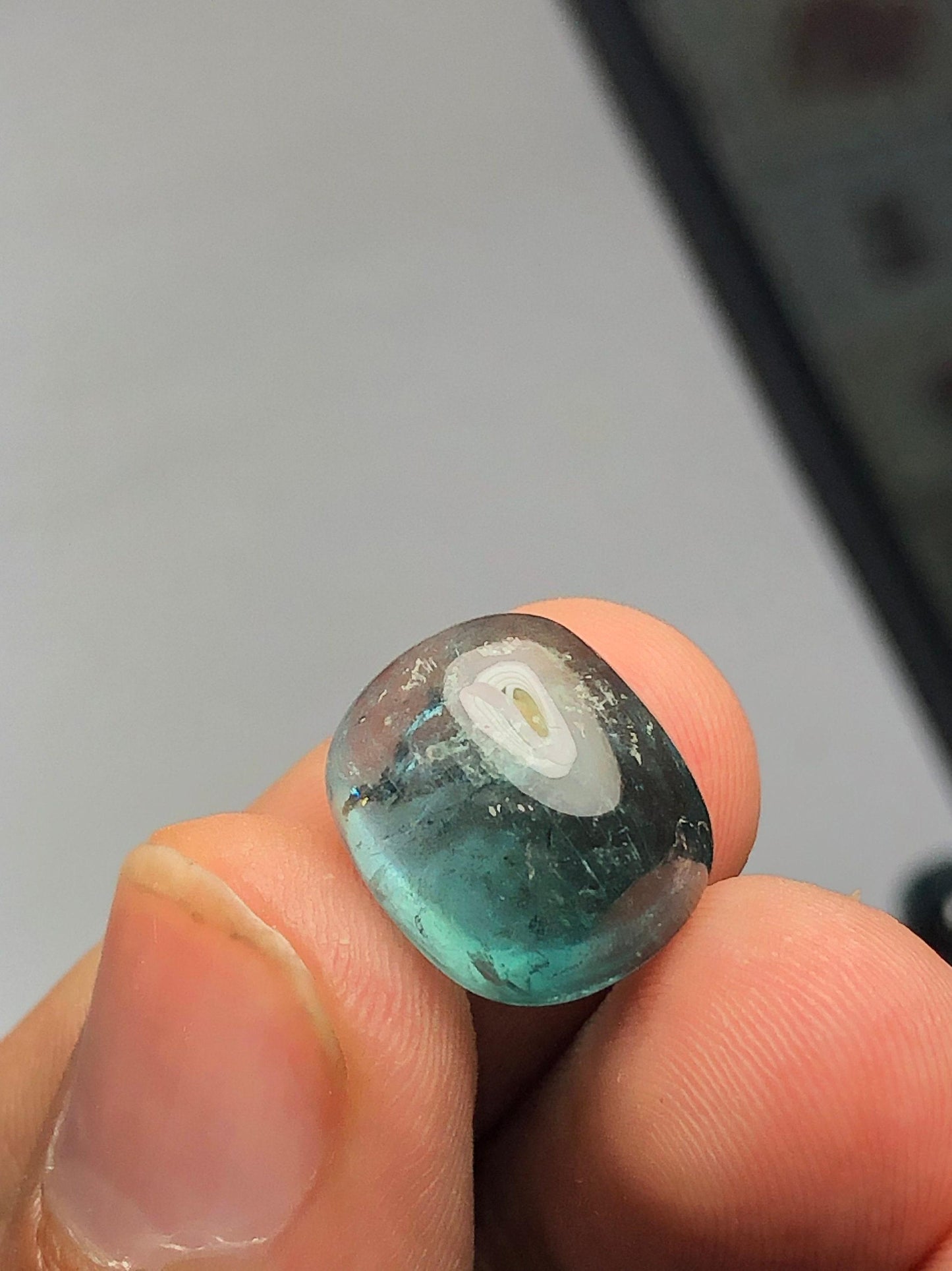 تورمالين أزرق كابوشون 12.90 قيراط - تصميم مجوهرات للمقتنين