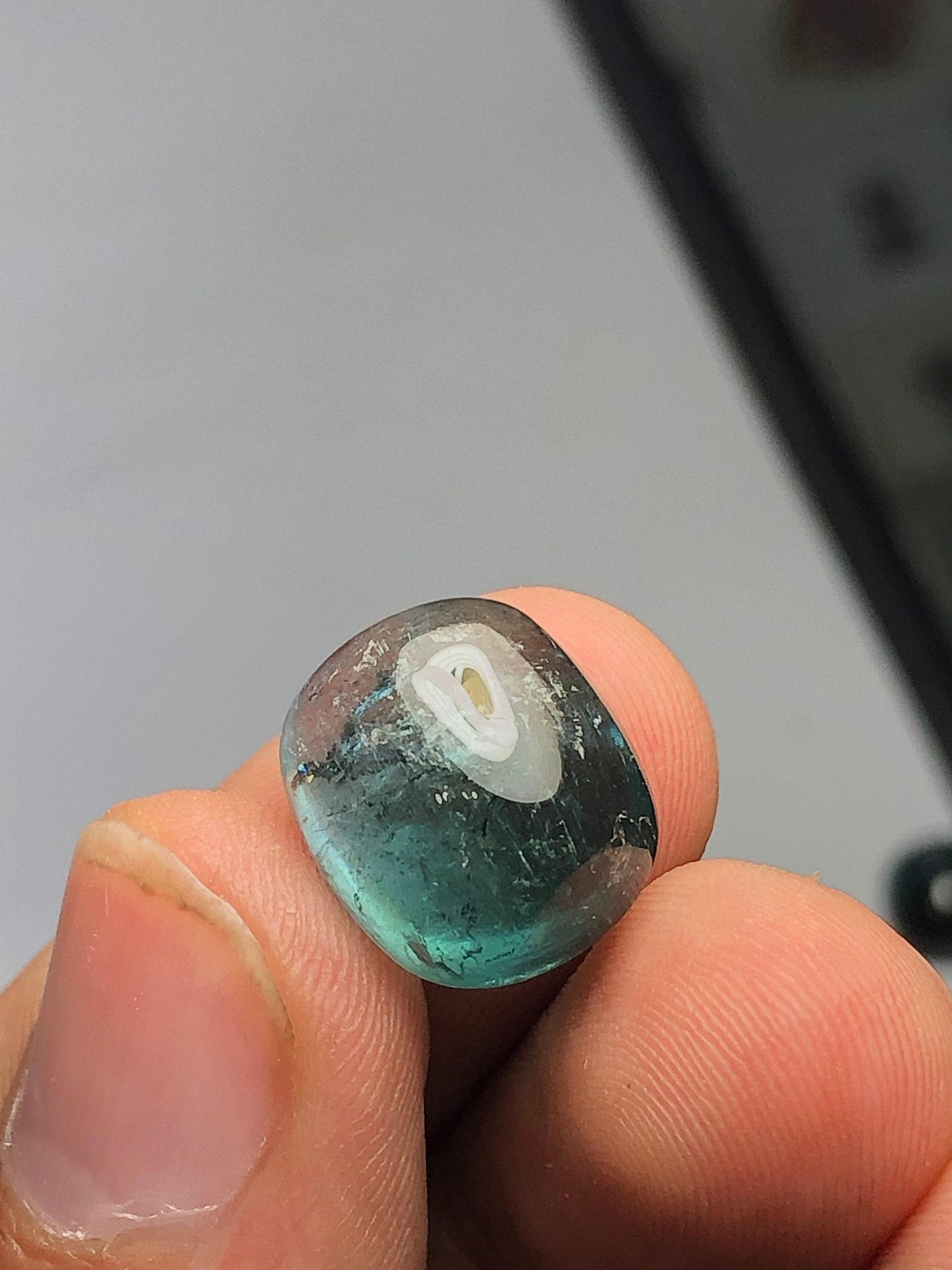 تورمالين أزرق كابوشون 12.90 قيراط - تصميم مجوهرات للمقتنين