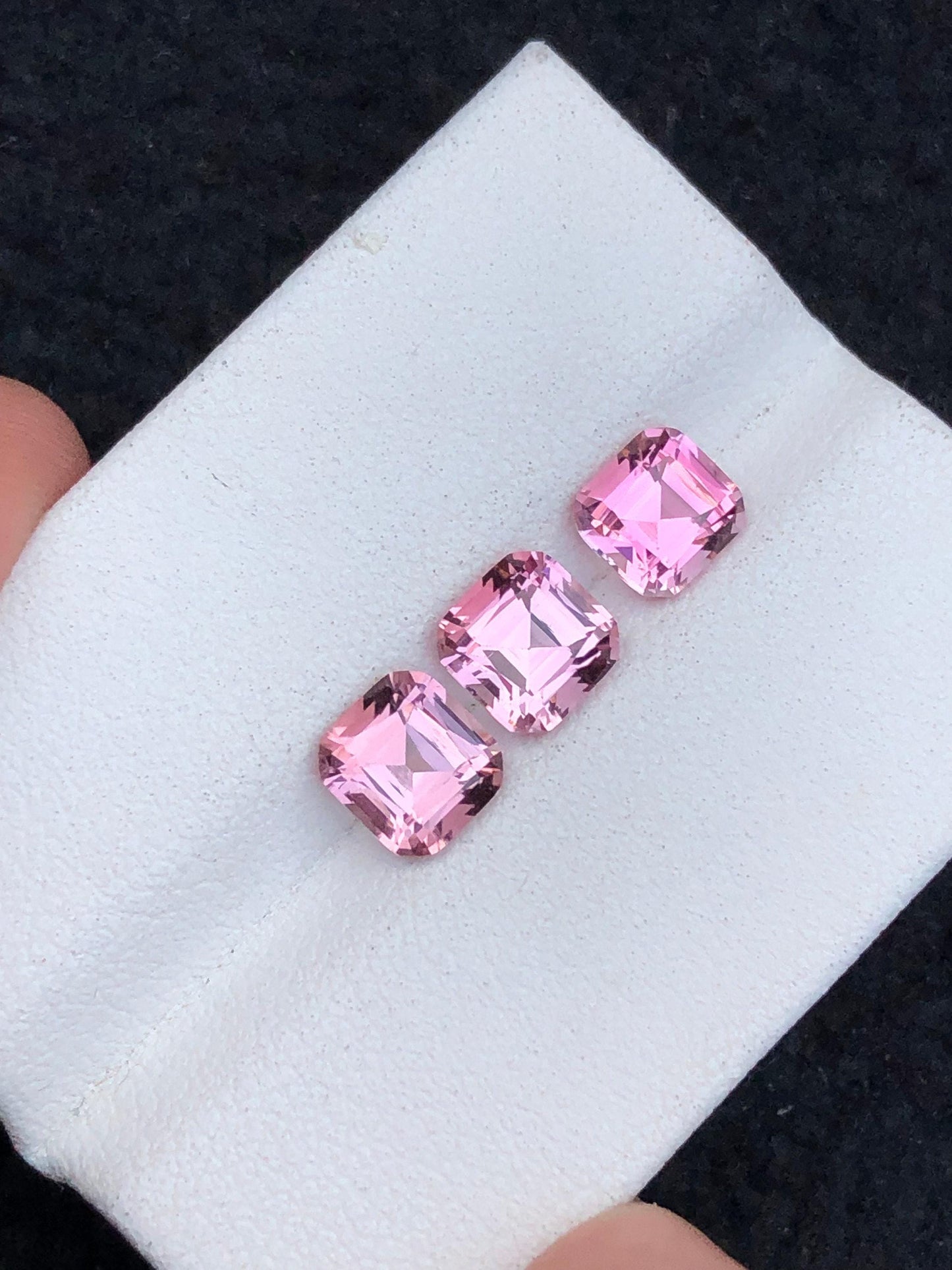 الترمالين الوردي مقشور 3.00 قيراط - أقراط مجوهرات مميزة