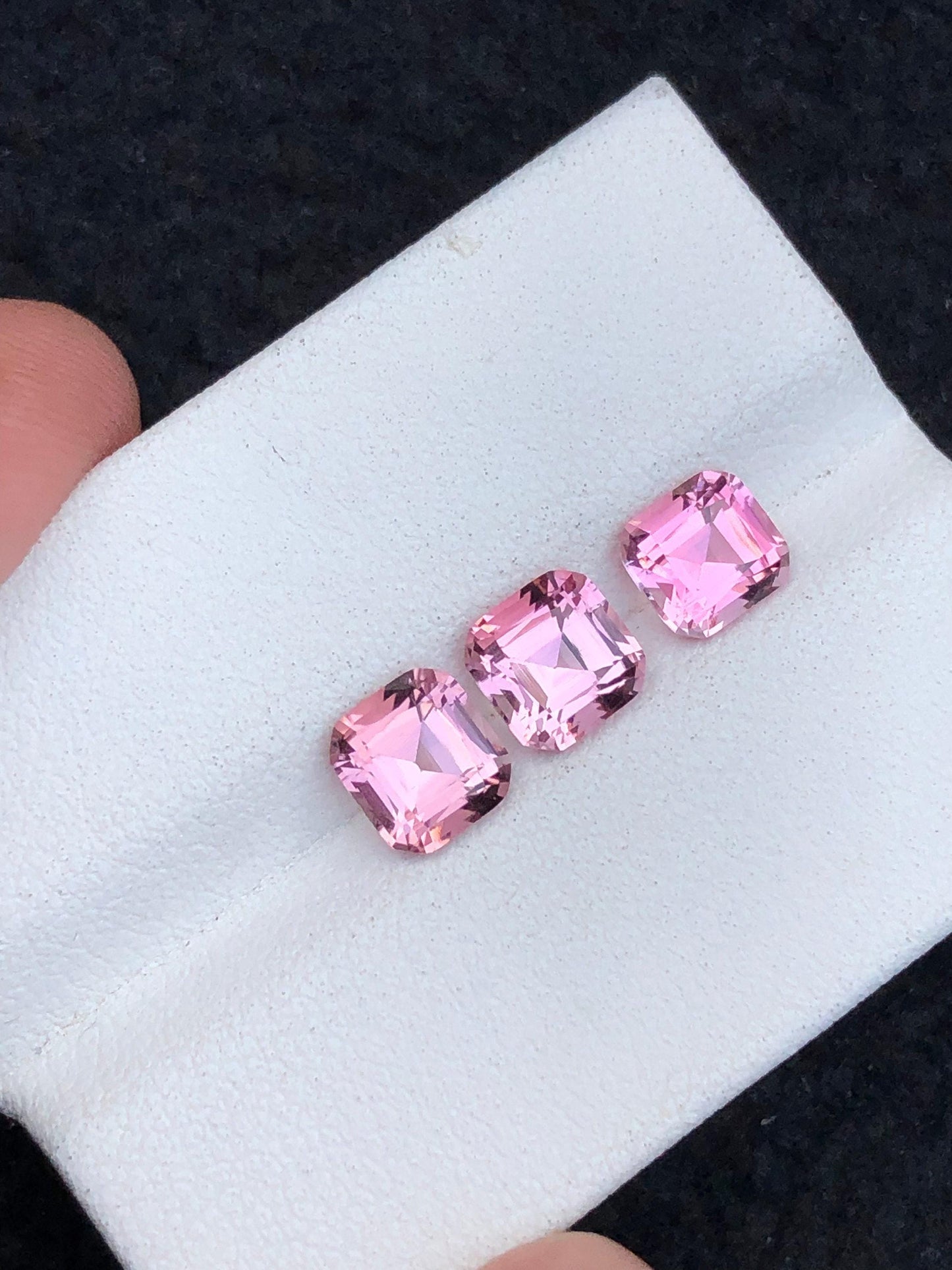 الترمالين الوردي مقشور 3.00 قيراط - أقراط مجوهرات مميزة