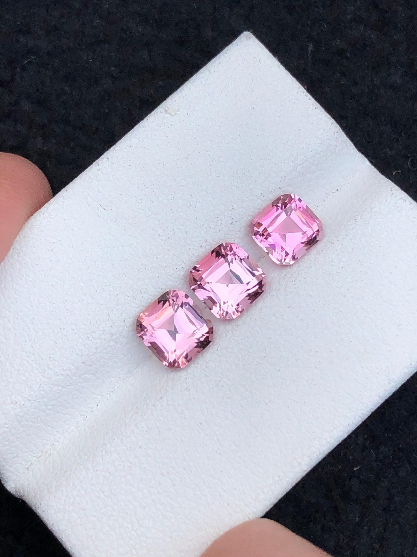 الترمالين الوردي مقشور 3.00 قيراط - أقراط مجوهرات مميزة