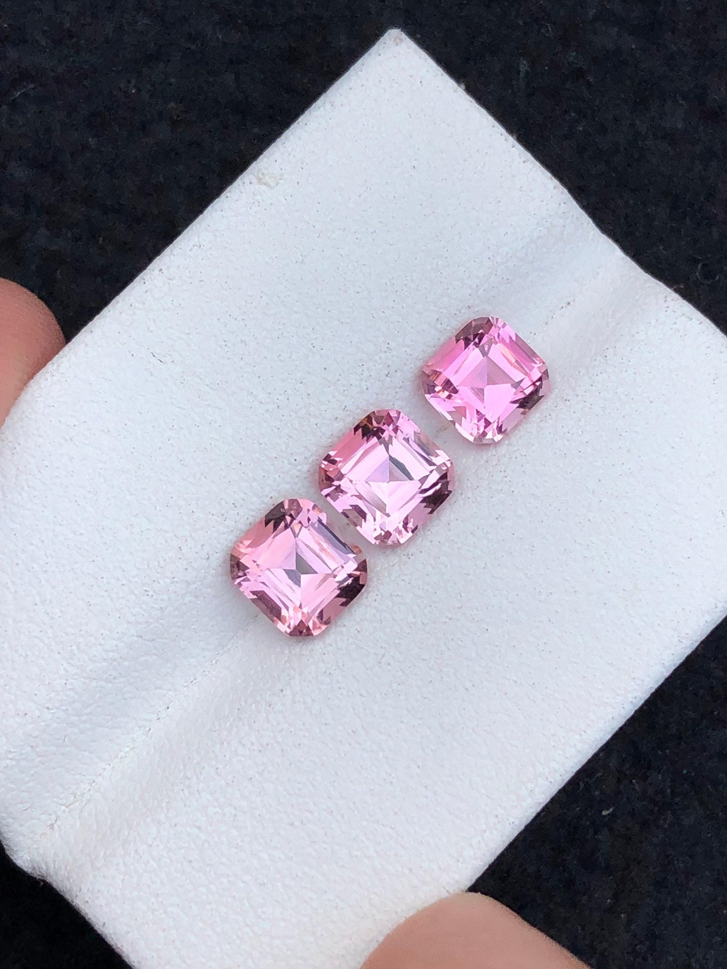 الترمالين الوردي مقشور 3.00 قيراط - أقراط مجوهرات مميزة