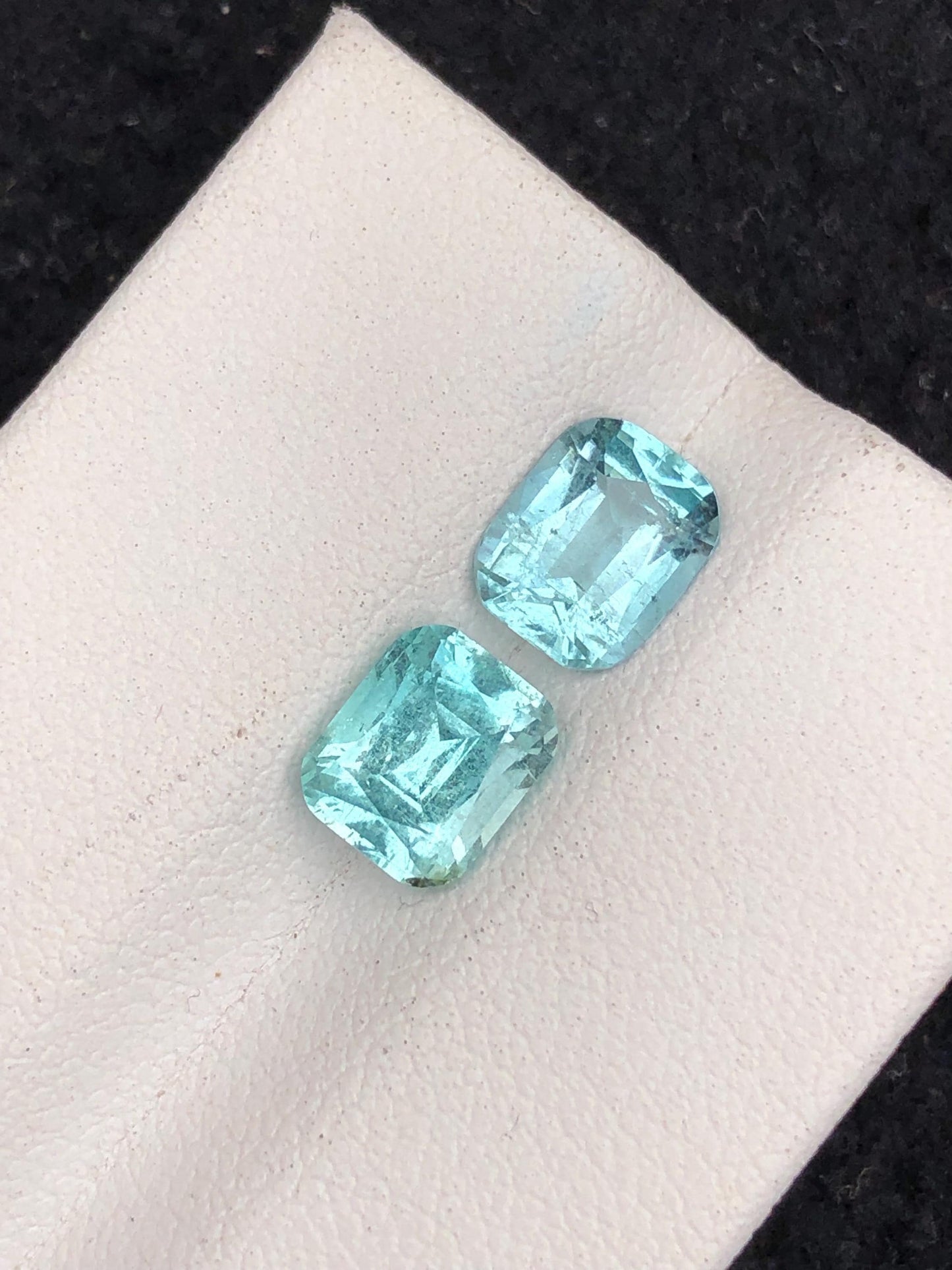 Paraiba Tourmaline Faceted 2.85 ct – Rare Neon Blue Jewelry Gem