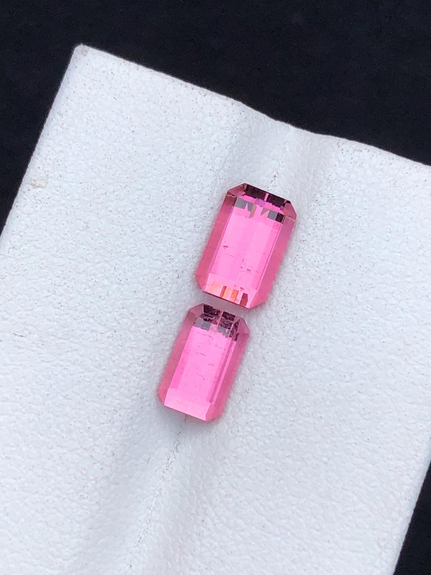 تورمالين وردي مقشور 2.75 قيراط – أحجار طبيعية لعمل أقراط