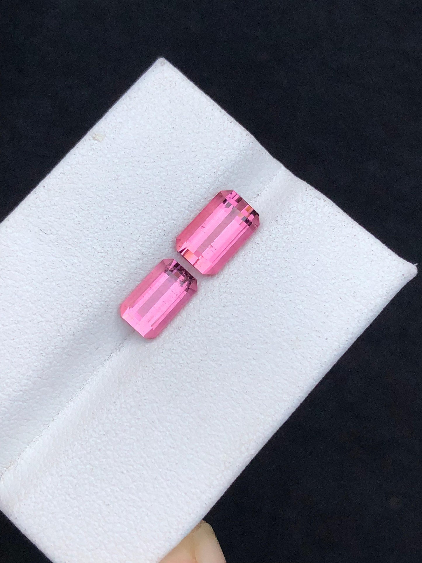 تورمالين وردي مقشور 2.75 قيراط – أحجار طبيعية لعمل أقراط