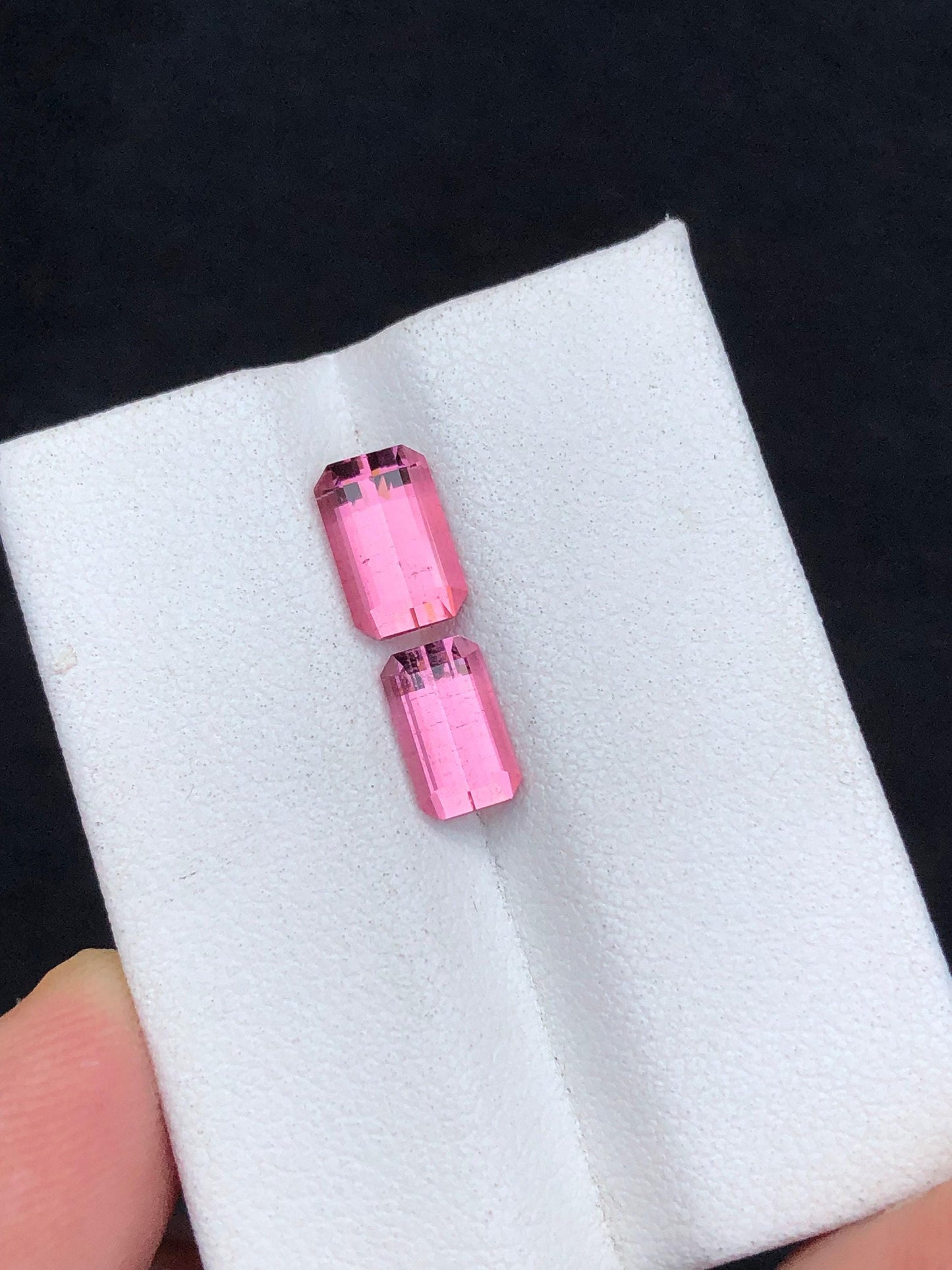 تورمالين وردي مقشور 2.75 قيراط – أحجار طبيعية لعمل أقراط